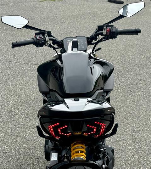 2024 Ducati Diavel V4 in Foxboro, Massachusetts - Photo 10