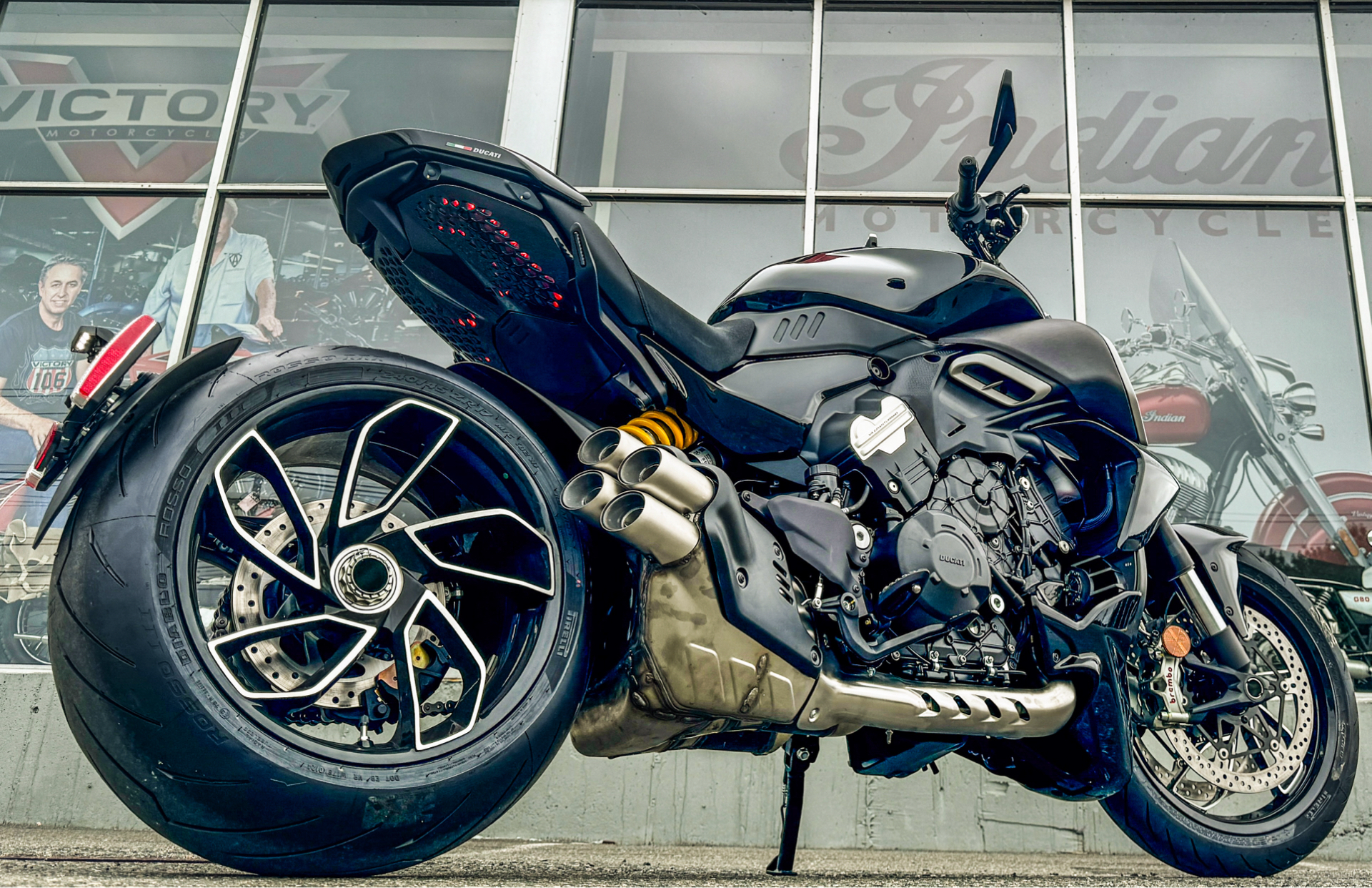 2024 Ducati Diavel V4 in Foxboro, Massachusetts - Photo 7