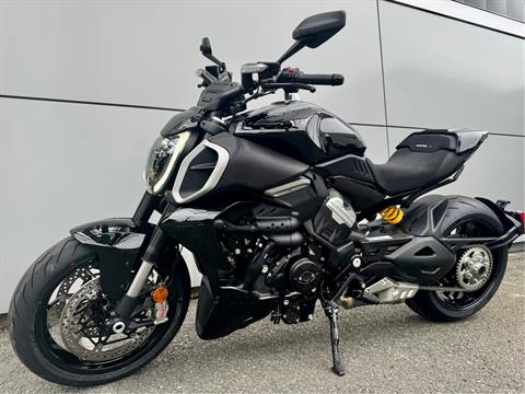 2024 Ducati Diavel V4 in Foxboro, Massachusetts - Photo 13