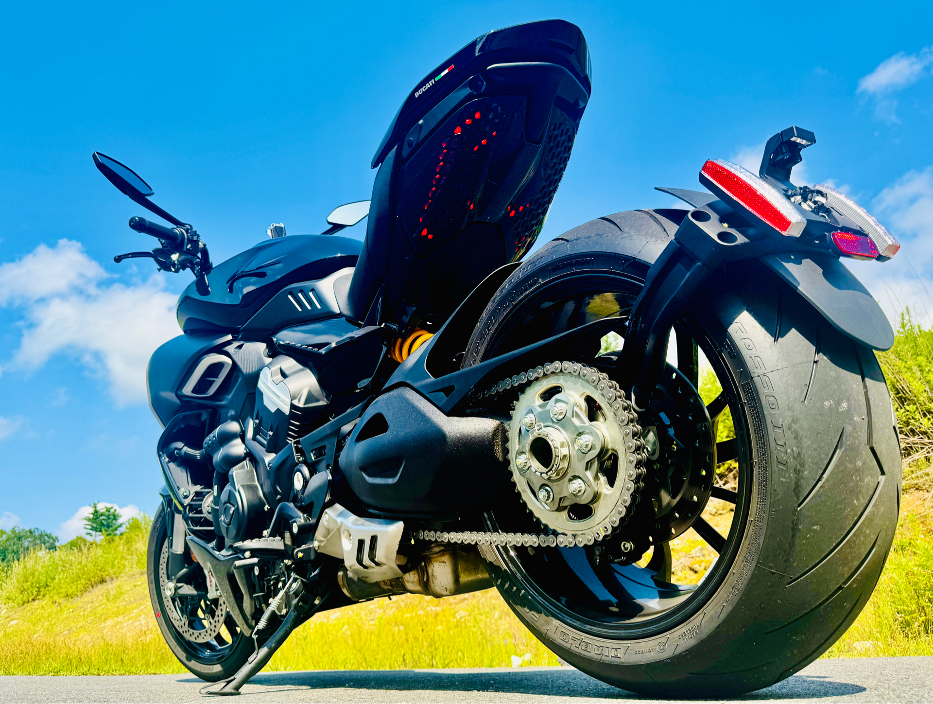 2024 Ducati Diavel V4 in Foxboro, Massachusetts - Photo 9