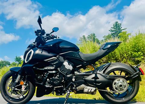 2024 Ducati Diavel V4 in Foxboro, Massachusetts - Photo 16