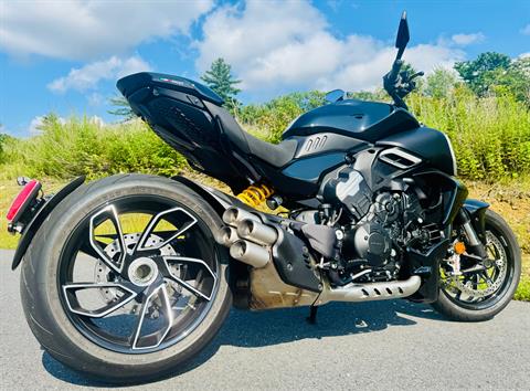 2024 Ducati Diavel V4 in Foxboro, Massachusetts - Photo 5