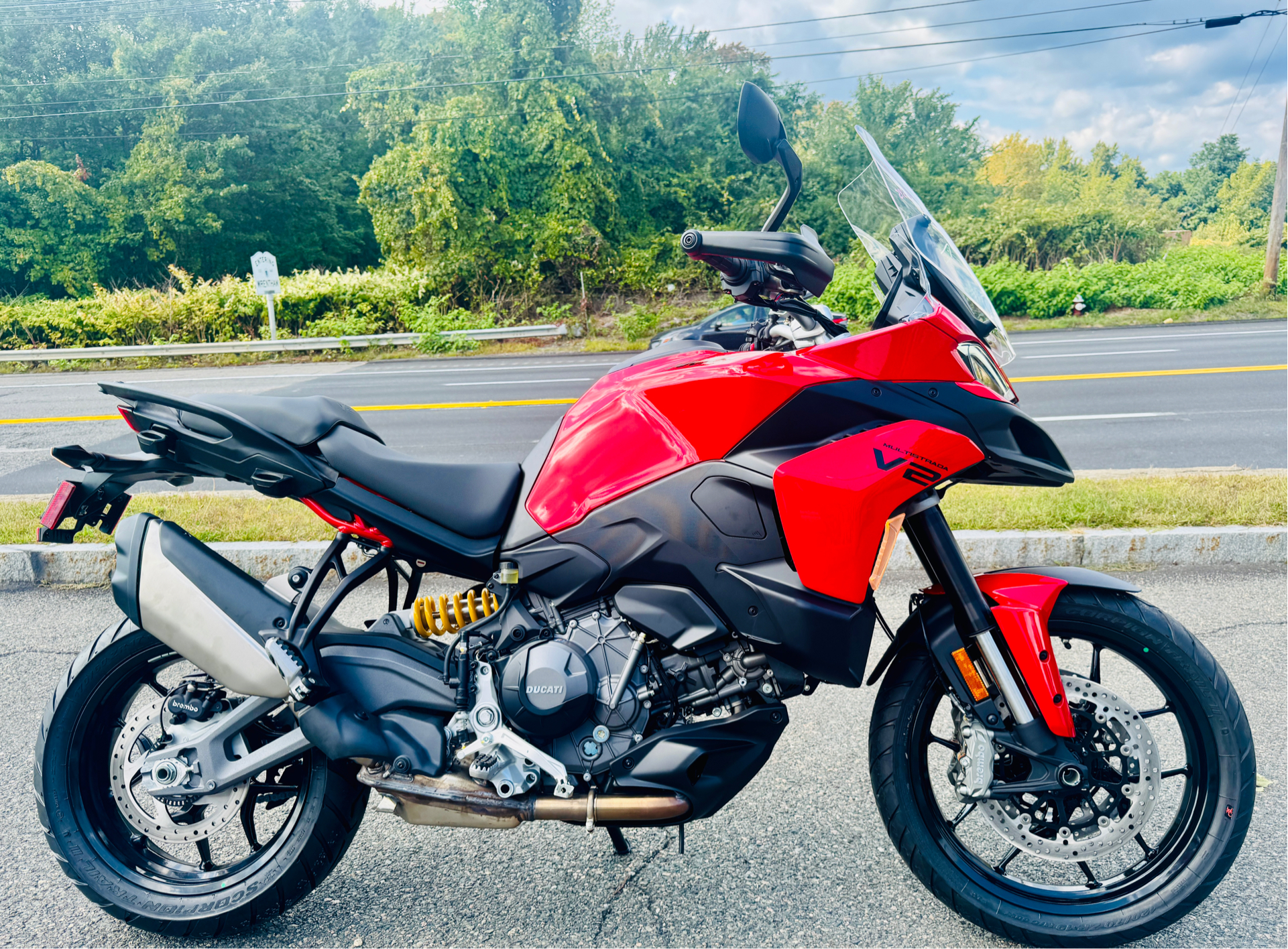 2025 Ducati Multistrada V2 S in Foxboro, Massachusetts - Photo 15