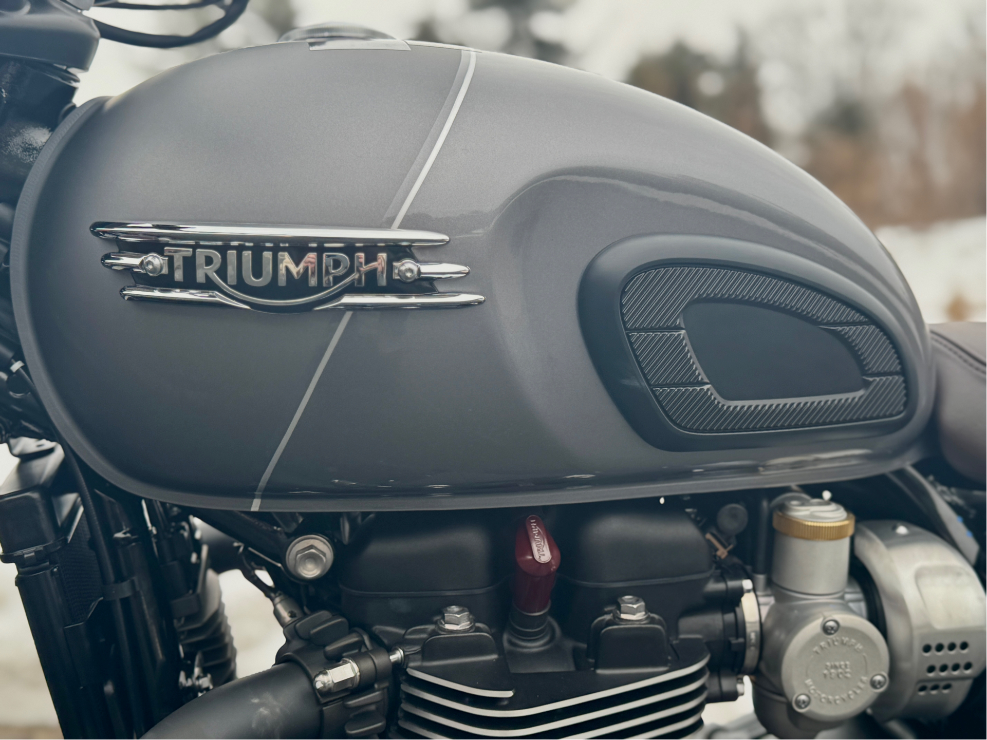 2025 Triumph Bonneville T120 Black in Foxboro, Massachusetts - Photo 5