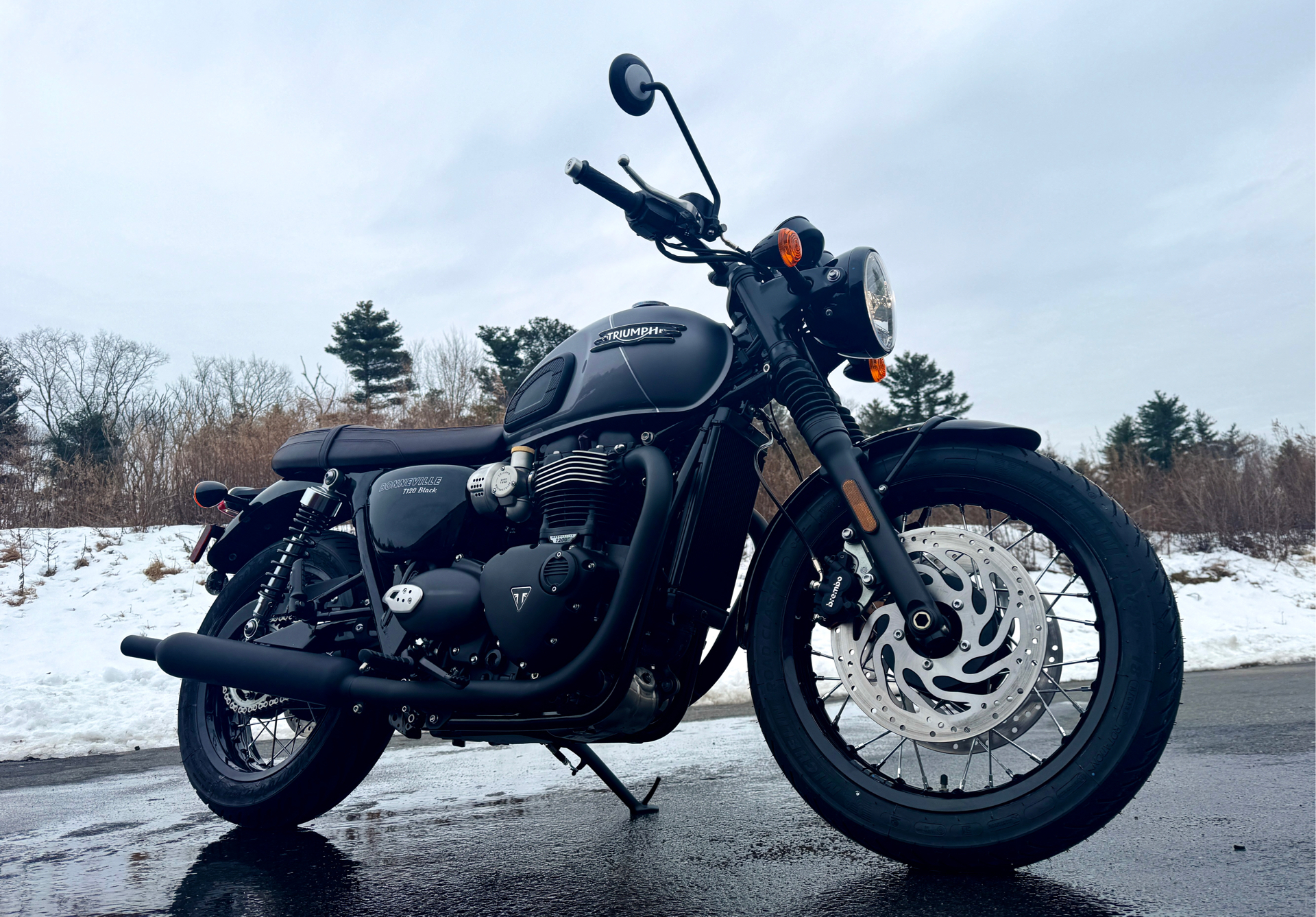 2025 Triumph Bonneville T120 Black in Foxboro, Massachusetts - Photo 10