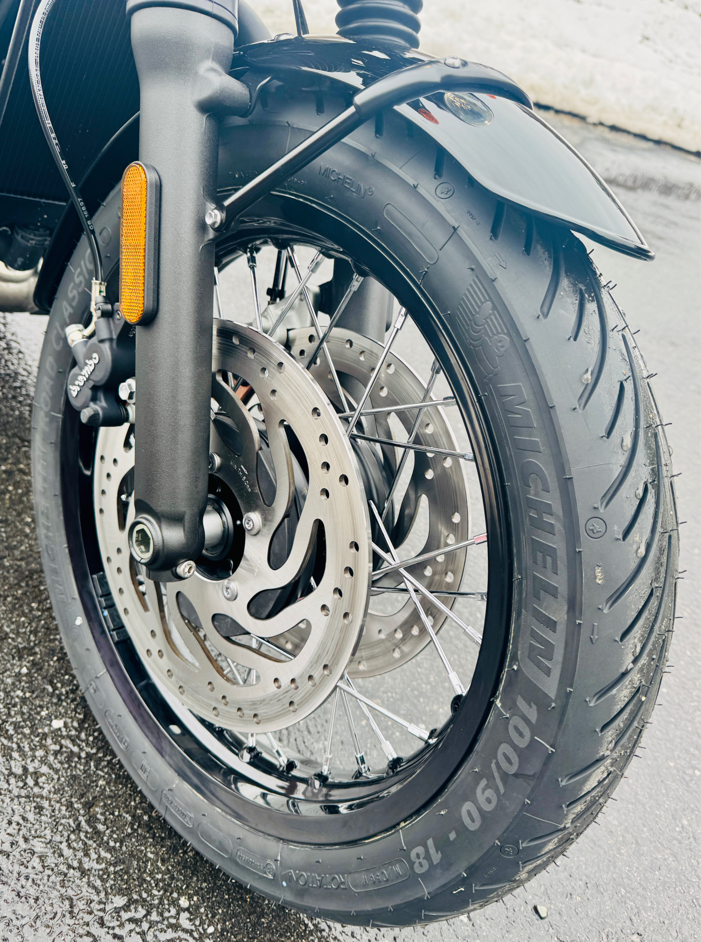 2025 Triumph Bonneville T120 Black in Foxboro, Massachusetts - Photo 14