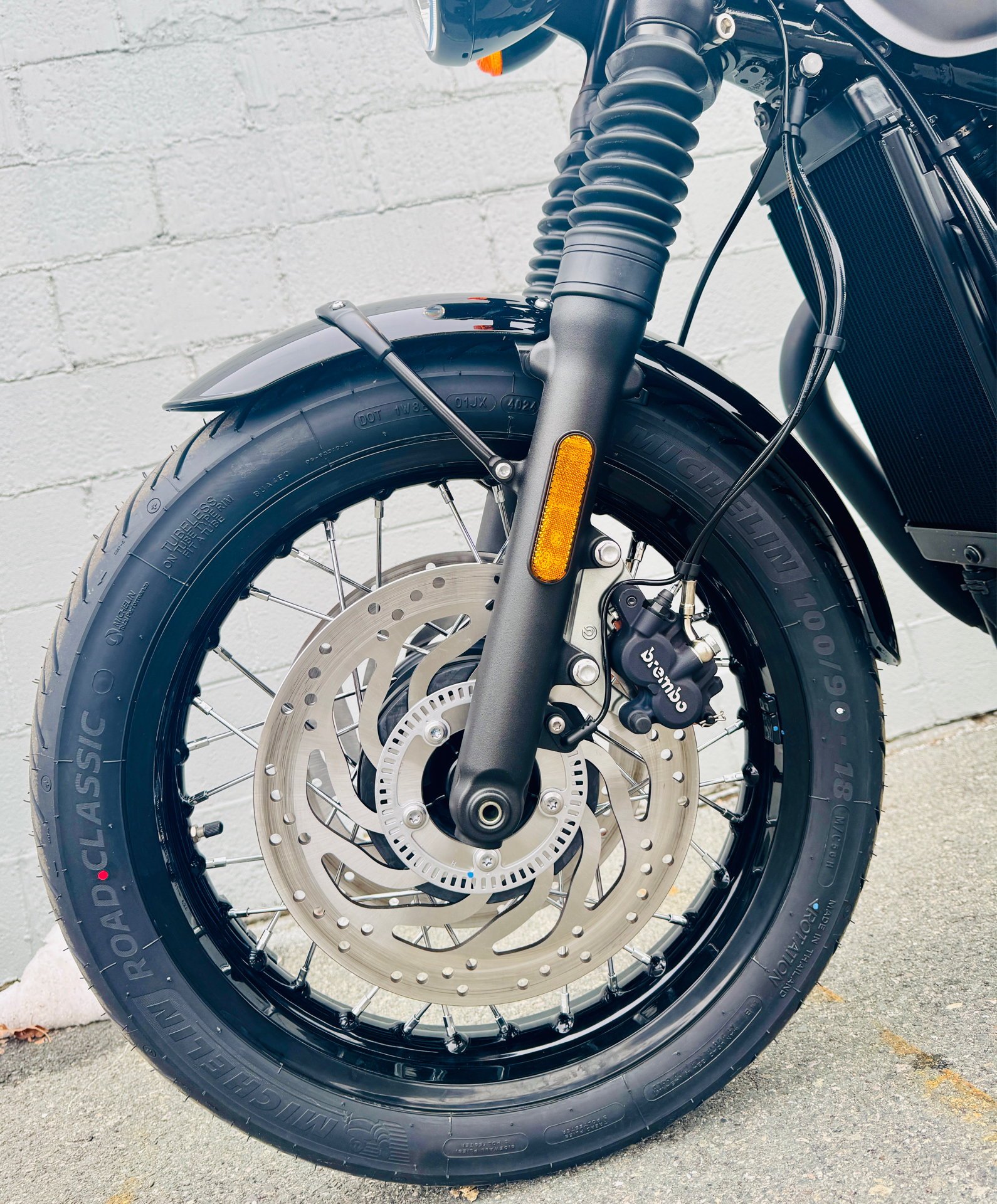 2025 Triumph Bonneville T120 Black in Foxboro, Massachusetts - Photo 16