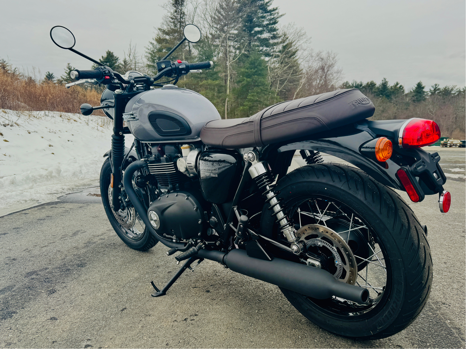 2025 Triumph Bonneville T120 Black in Foxboro, Massachusetts - Photo 8