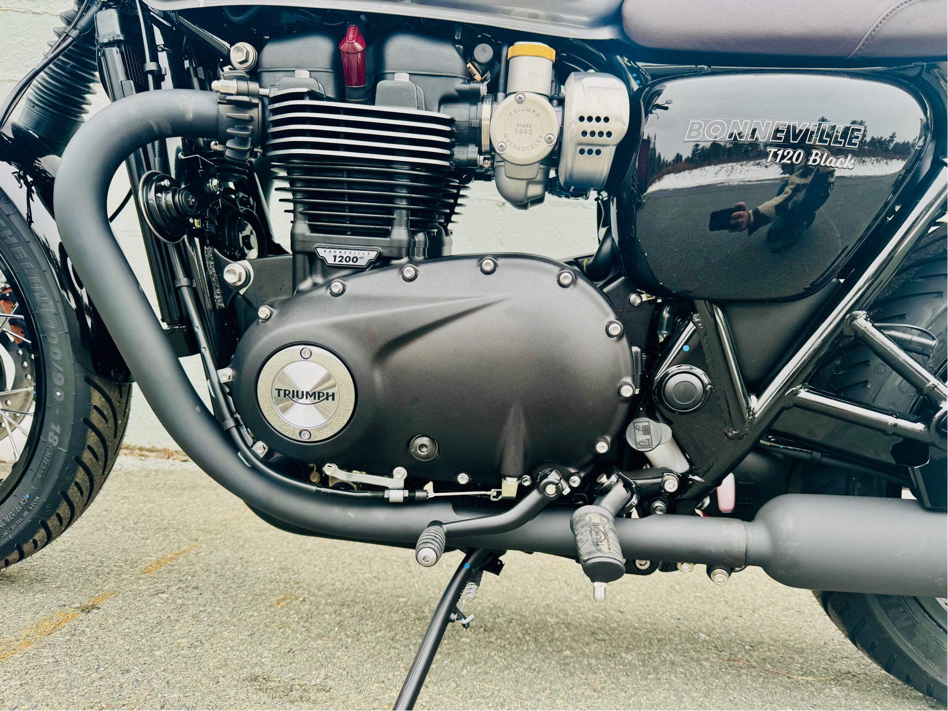 2025 Triumph Bonneville T120 Black in Foxboro, Massachusetts - Photo 21