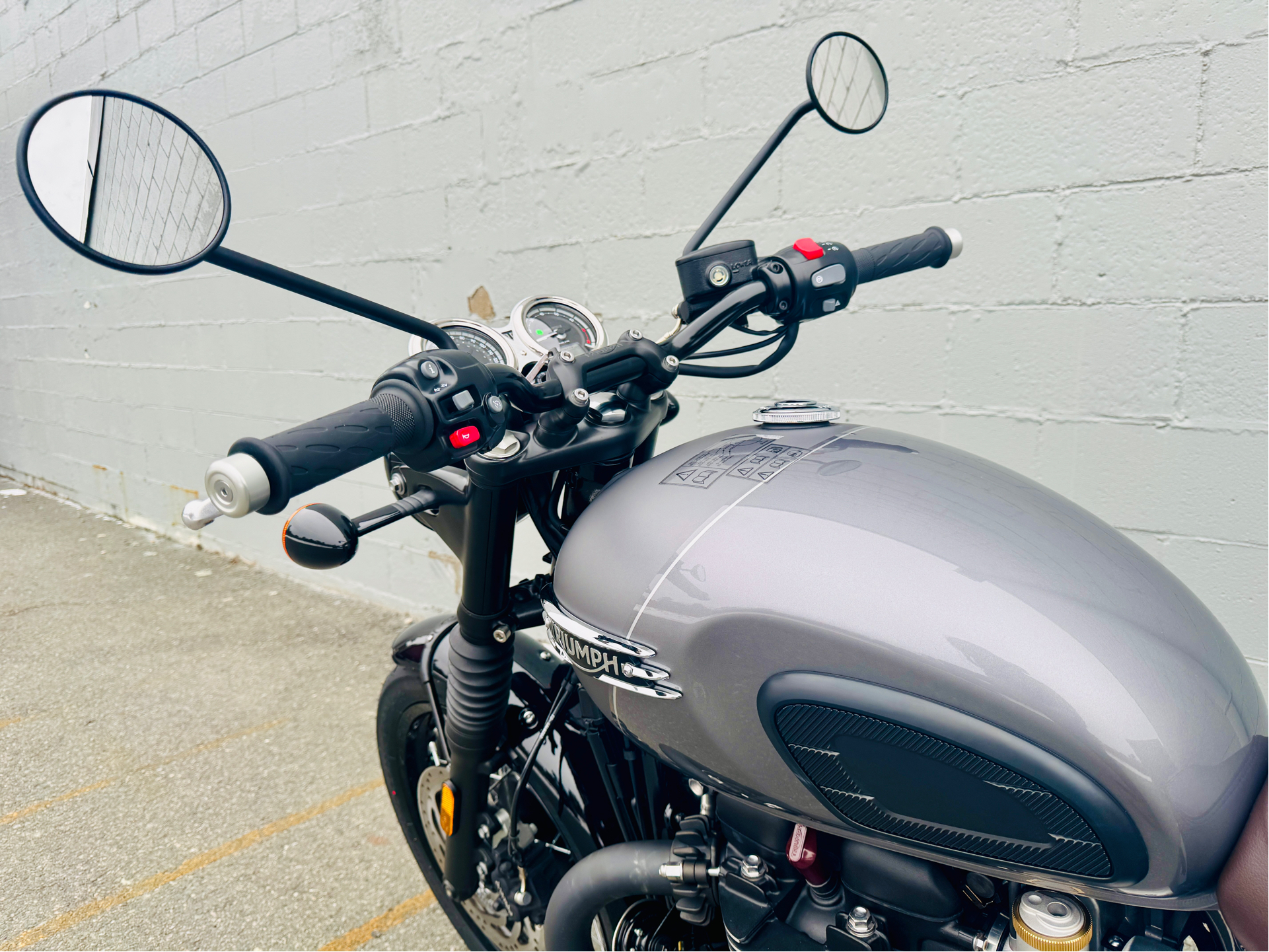 2025 Triumph Bonneville T120 Black in Foxboro, Massachusetts - Photo 45