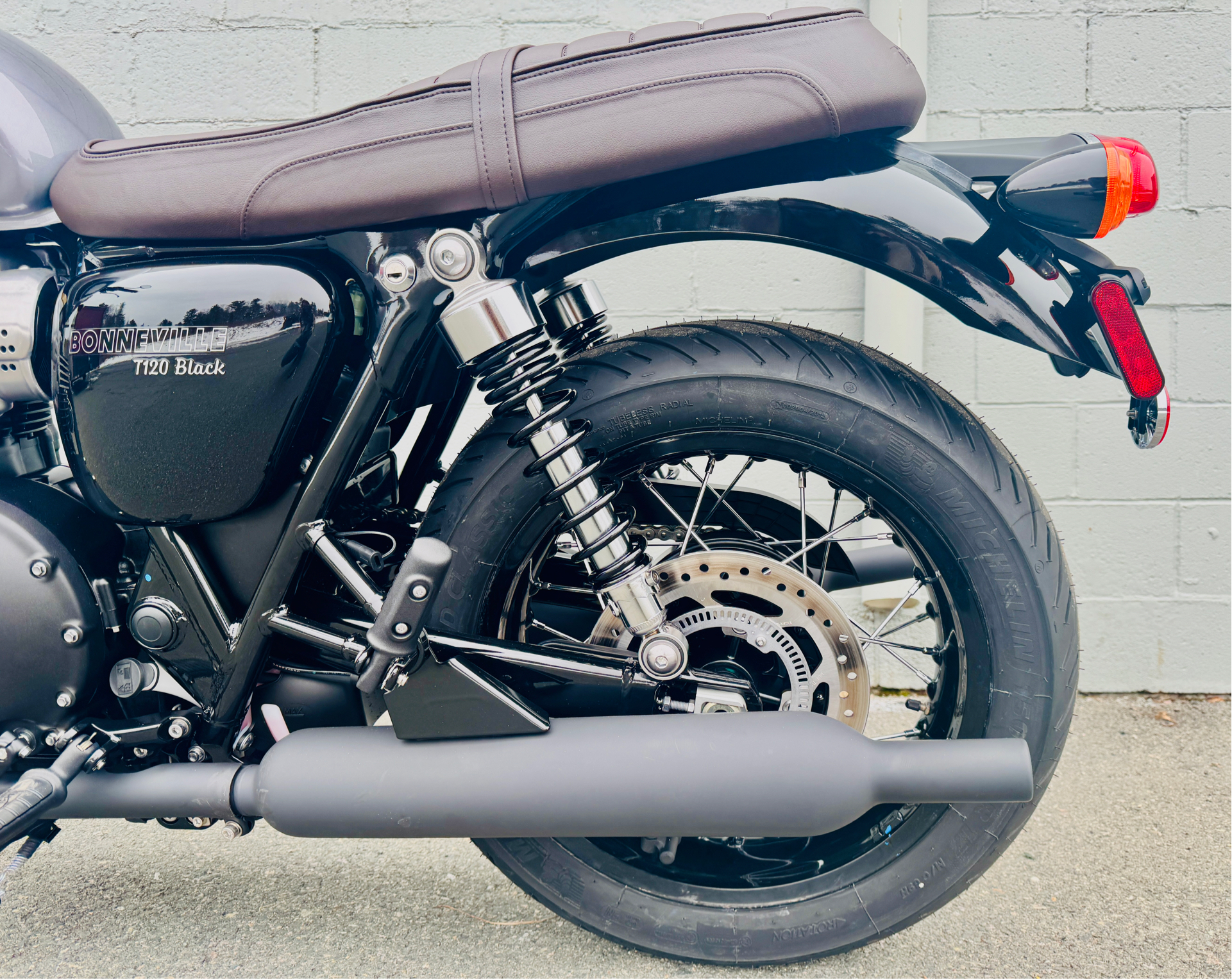 2025 Triumph Bonneville T120 Black in Foxboro, Massachusetts - Photo 24
