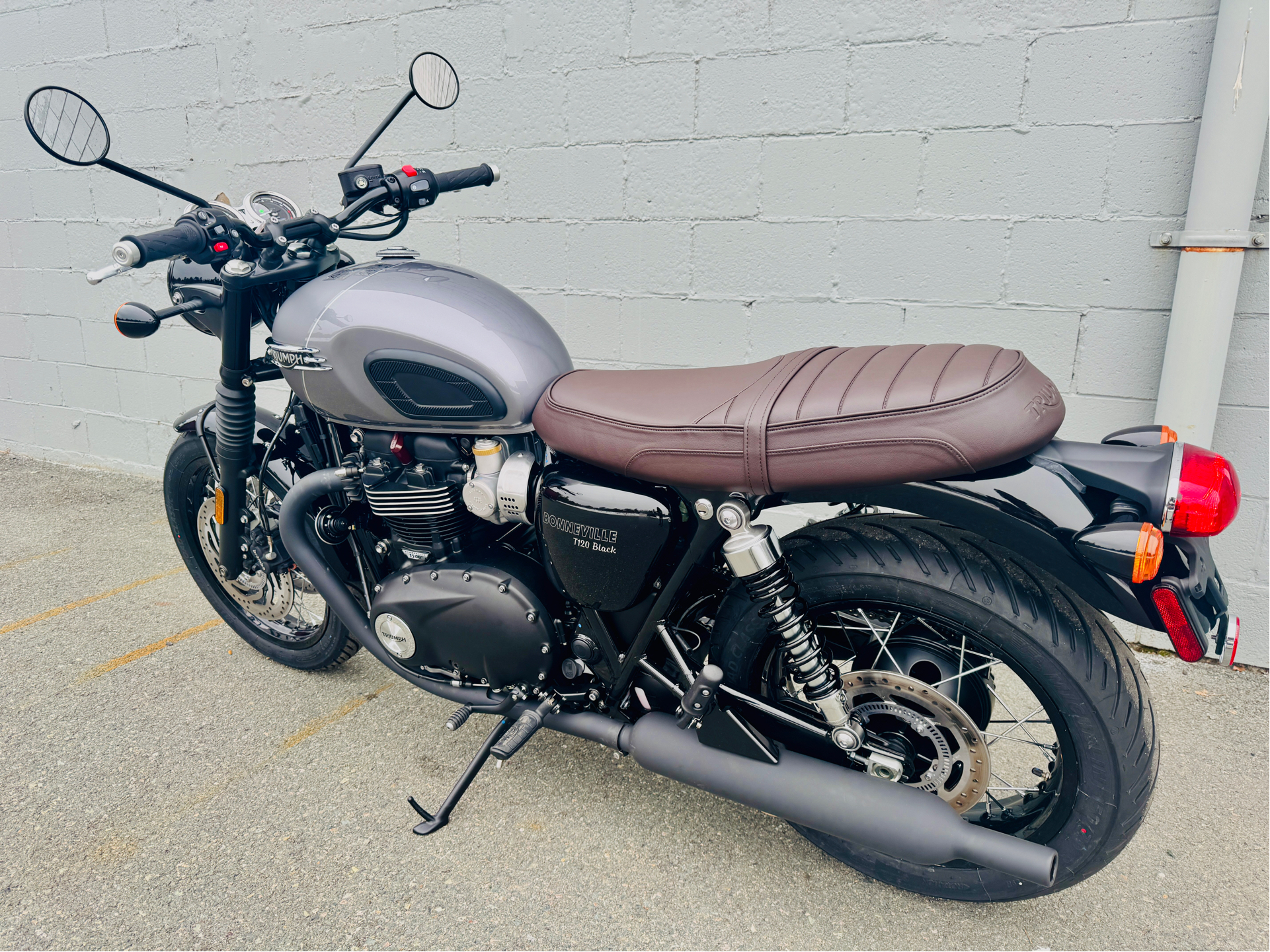 2025 Triumph Bonneville T120 Black in Foxboro, Massachusetts - Photo 41