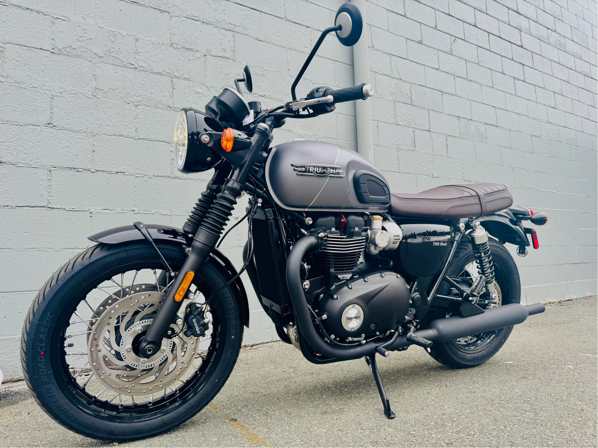 2025 Triumph Bonneville T120 Black in Foxboro, Massachusetts - Photo 46