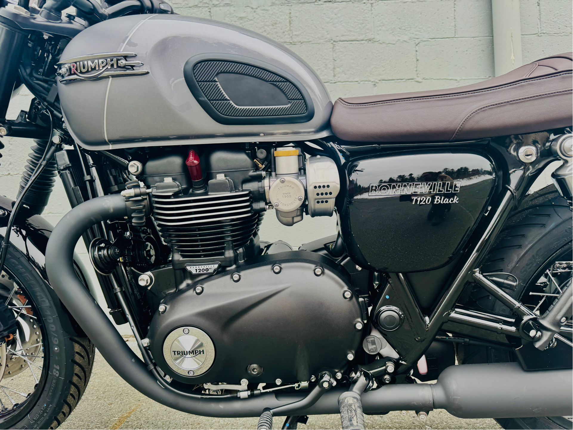 2025 Triumph Bonneville T120 Black in Foxboro, Massachusetts - Photo 30