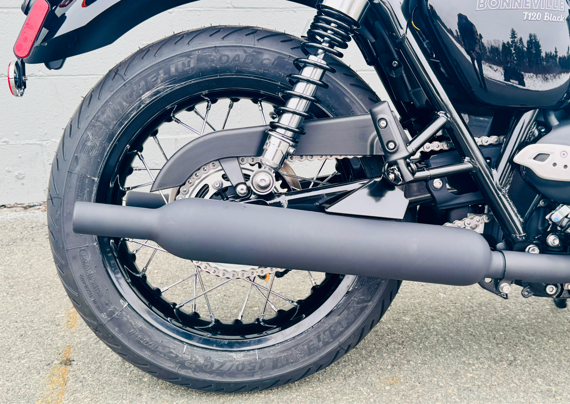 2025 Triumph Bonneville T120 Black in Foxboro, Massachusetts - Photo 27