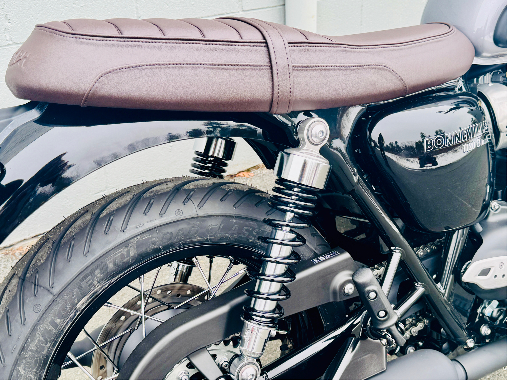 2025 Triumph Bonneville T120 Black in Foxboro, Massachusetts - Photo 18