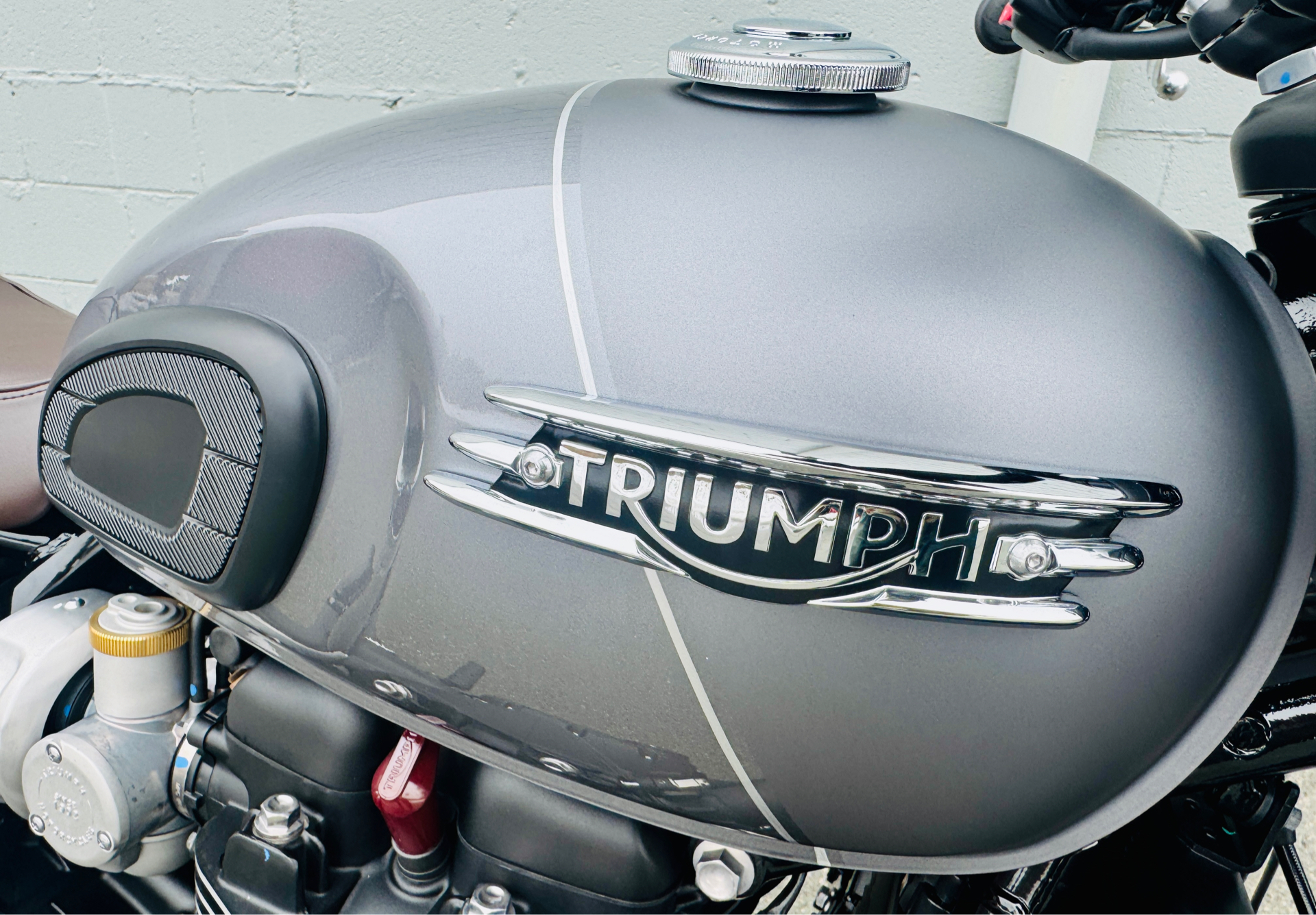 2025 Triumph Bonneville T120 Black in Foxboro, Massachusetts - Photo 42