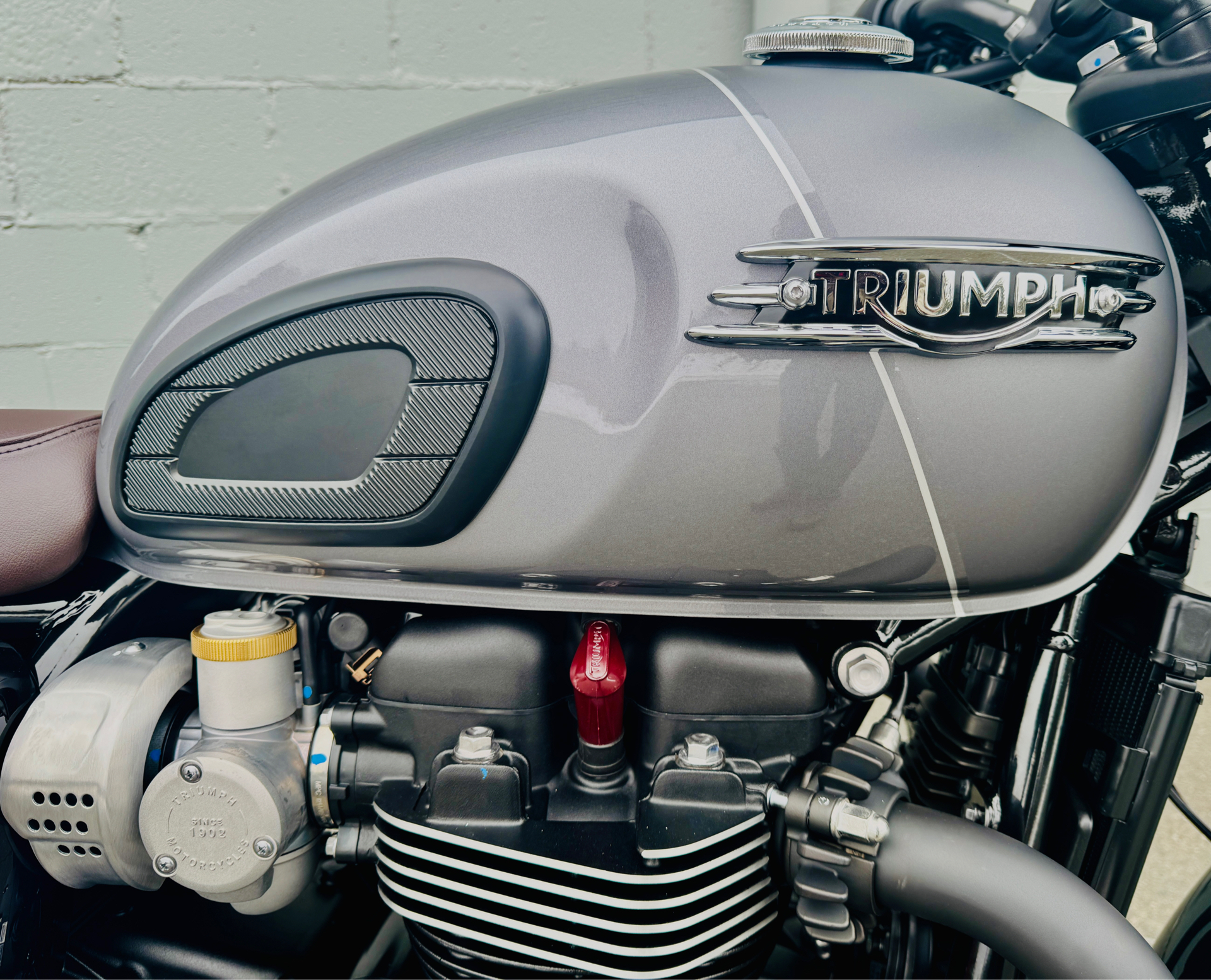2025 Triumph Bonneville T120 Black in Foxboro, Massachusetts - Photo 36