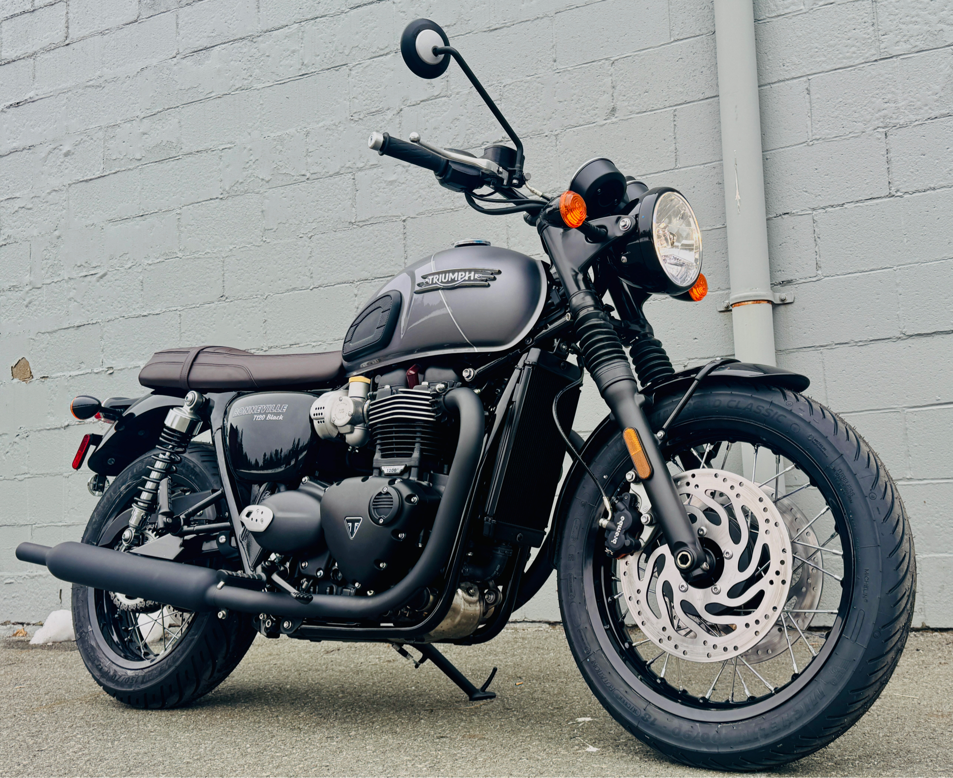 2025 Triumph Bonneville T120 Black in Foxboro, Massachusetts - Photo 50