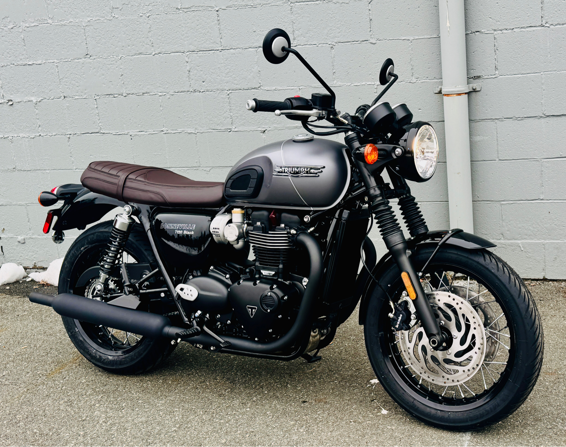 2025 Triumph Bonneville T120 Black in Foxboro, Massachusetts - Photo 39