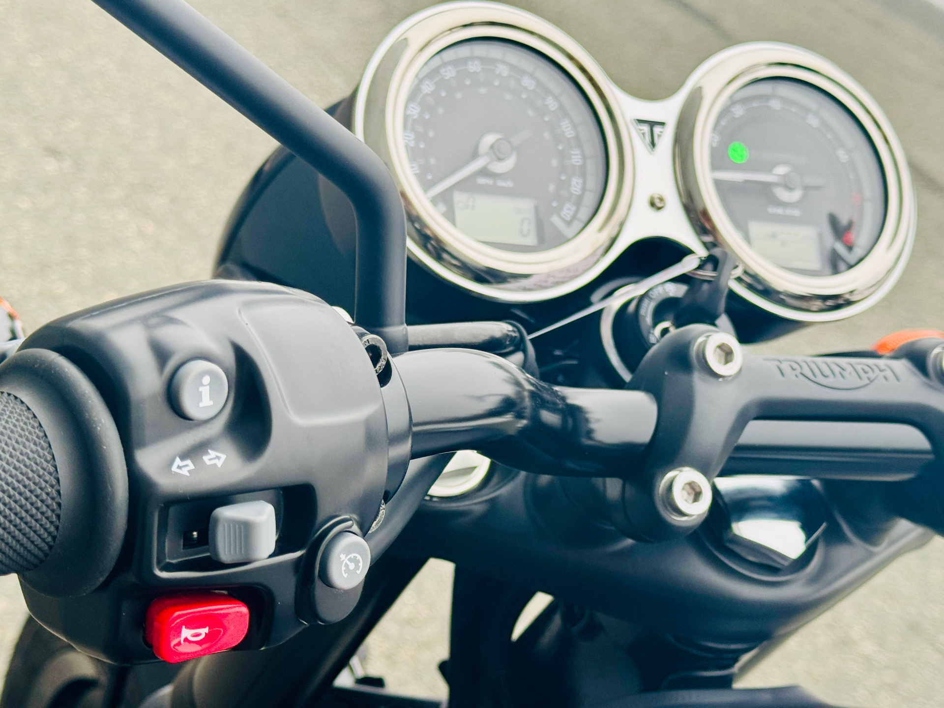 2025 Triumph Bonneville T120 Black in Foxboro, Massachusetts - Photo 58