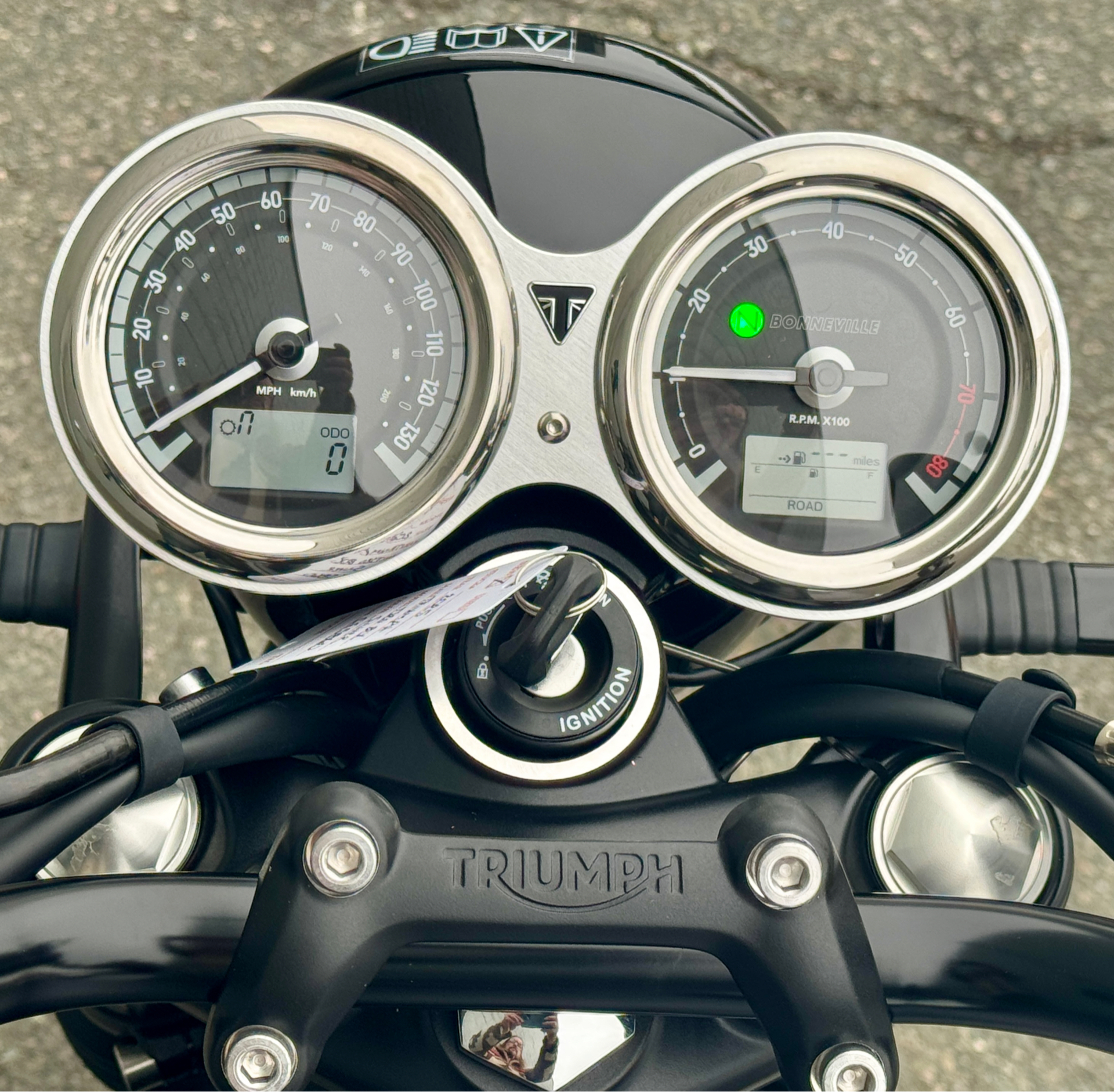 2025 Triumph Bonneville T120 Black in Foxboro, Massachusetts - Photo 26