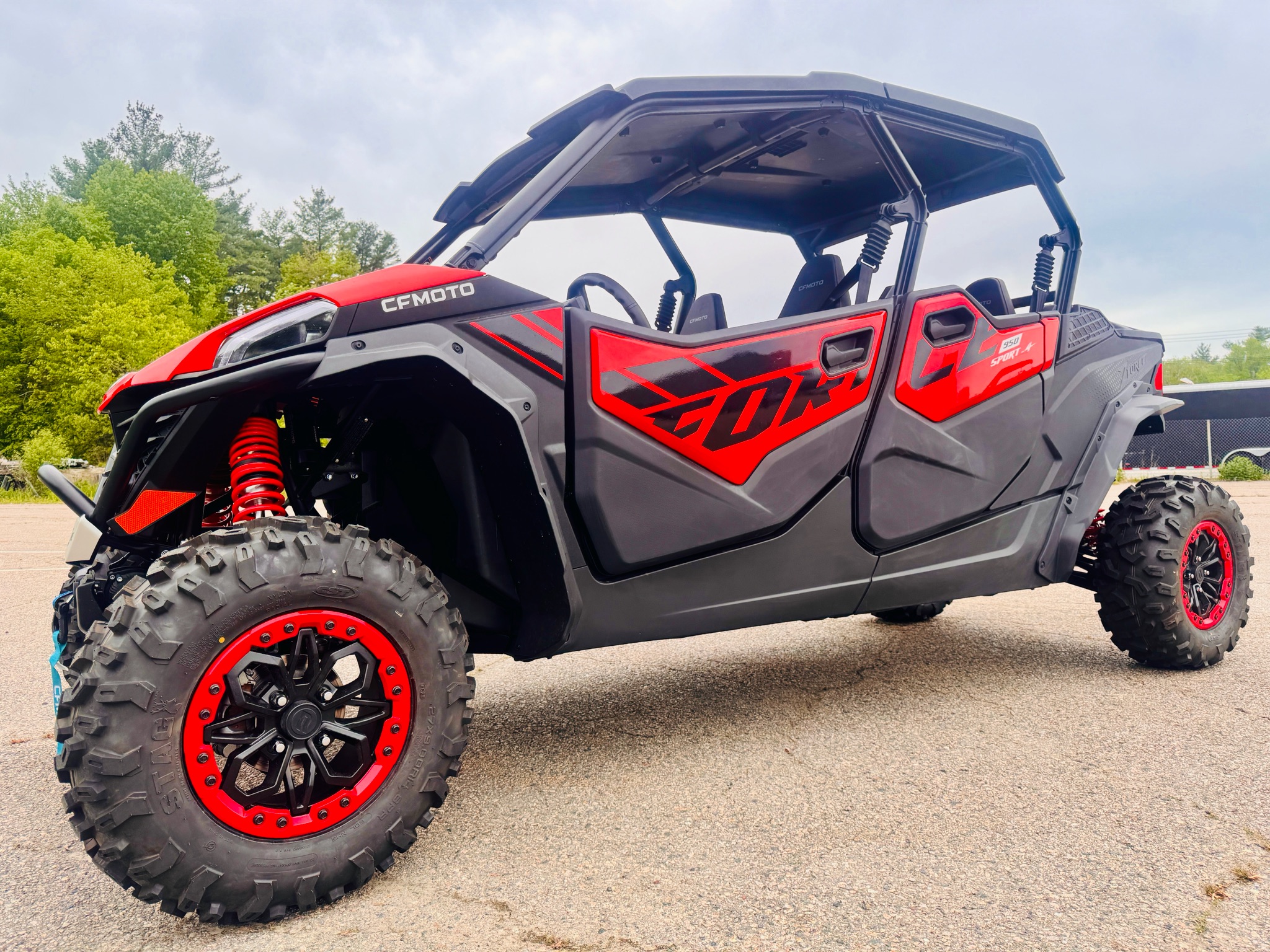 Mariusz Forecki　マリウス・フォレチキ　限定550部 New 2026 CFMOTO ZForce 950 Sport-4 Magma Red Utility Vehicles For