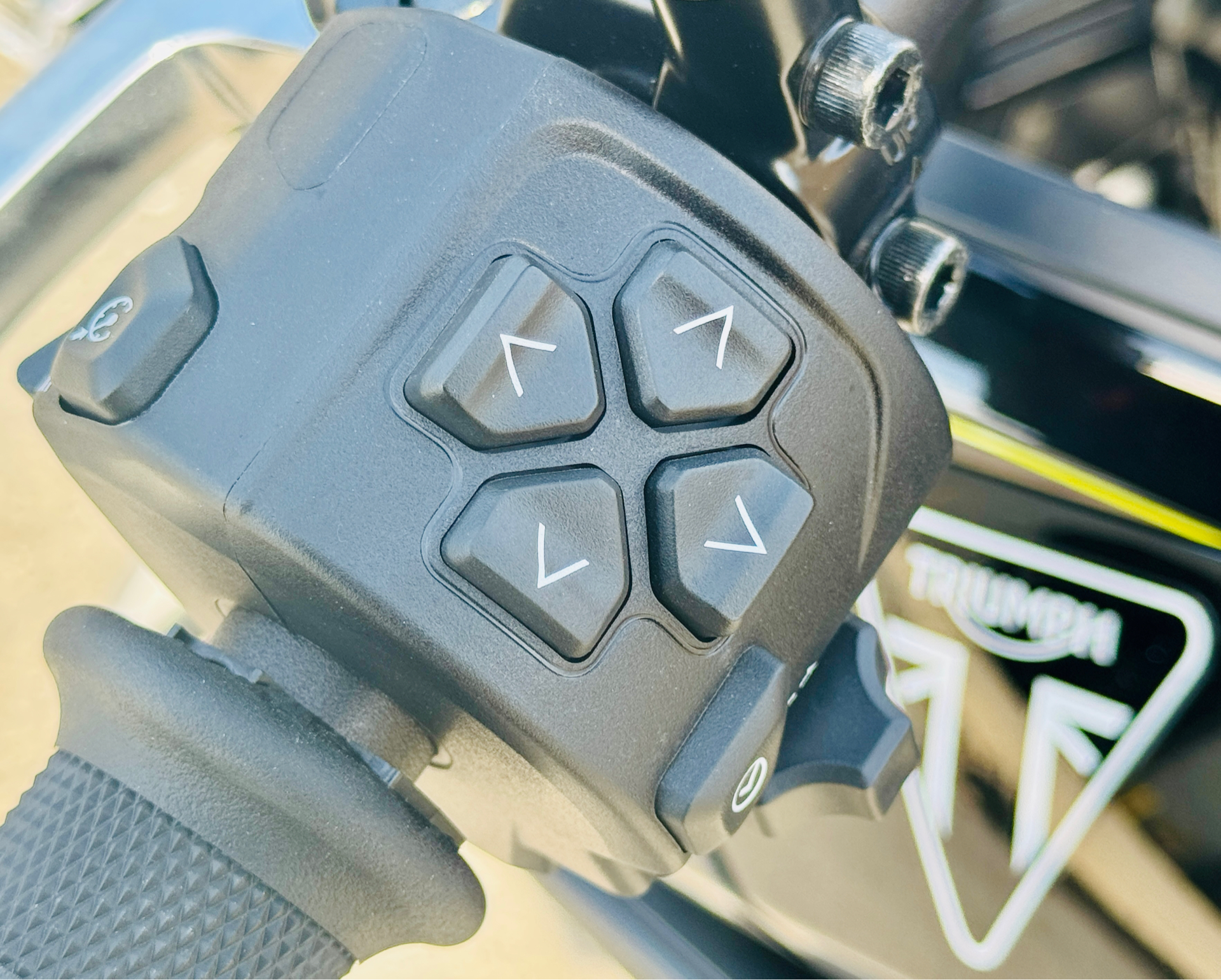 2025 Triumph Tiger Sport 800 in Foxboro, Massachusetts - Photo 9