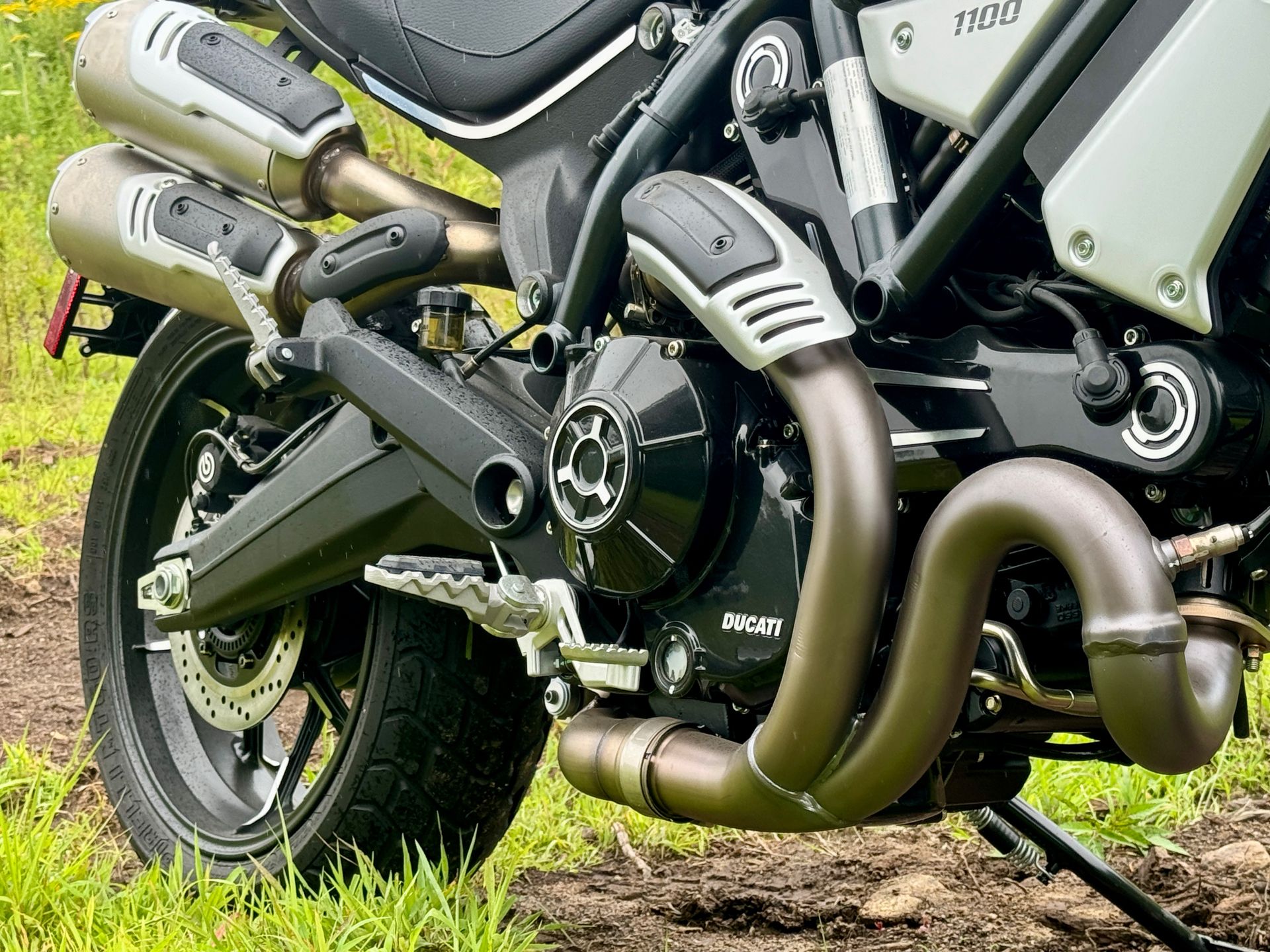 2023 Ducati Scrambler 1100 Dark PRO in Foxboro, Massachusetts - Photo 16