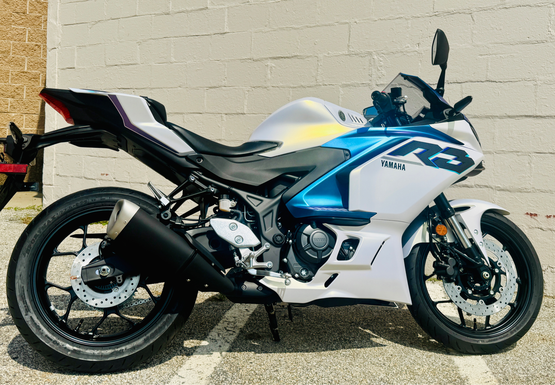 2025 Yamaha YZF-R3 in Foxboro, Massachusetts - Photo 5