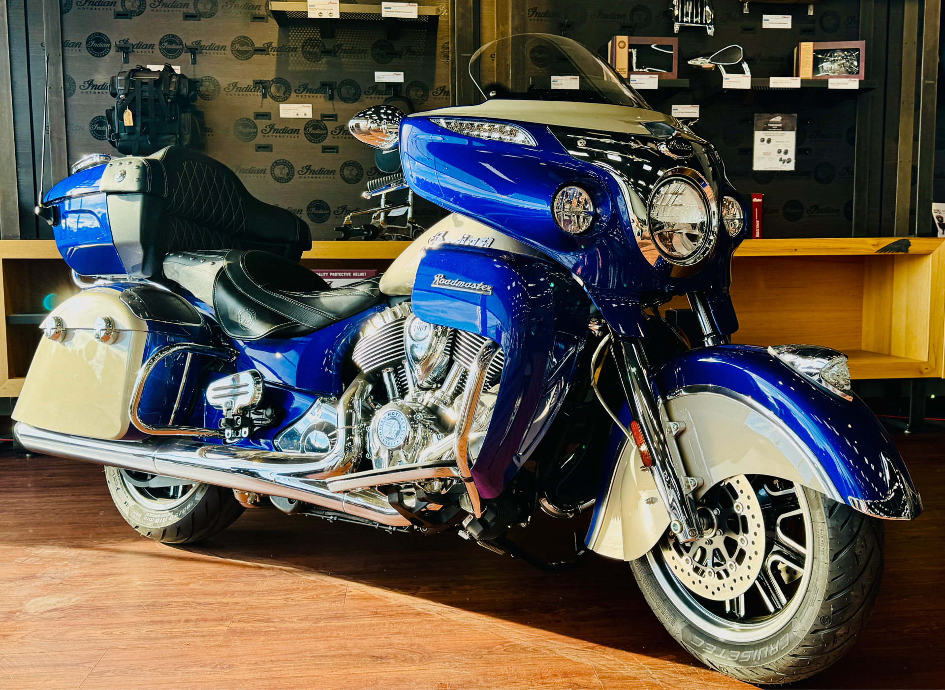 2024 Indian Motorcycle Roadmaster® with PowerBand Audio Package in Foxboro, Massachusetts - Photo 17