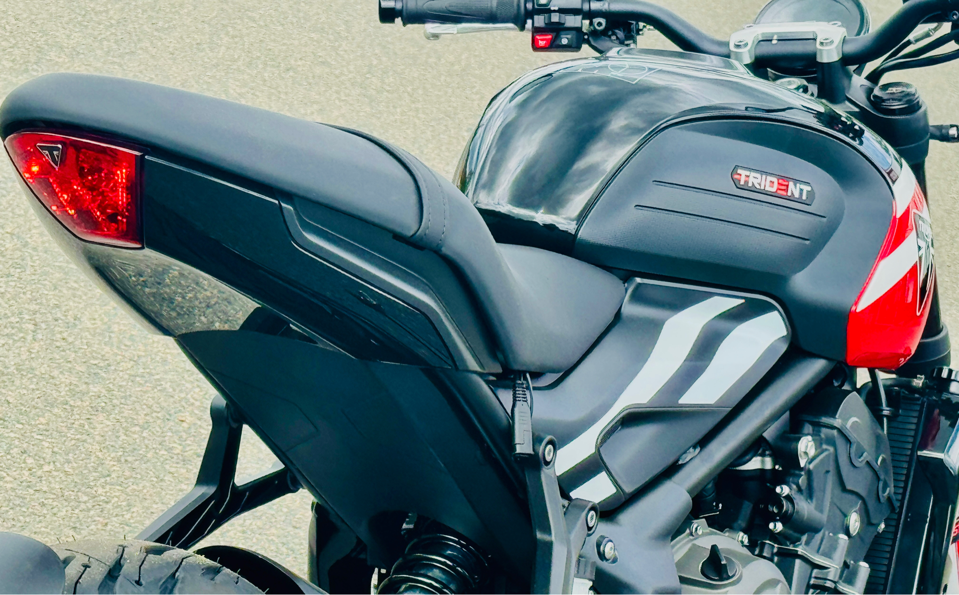 2025 Triumph Trident 660 in Foxboro, Massachusetts - Photo 17