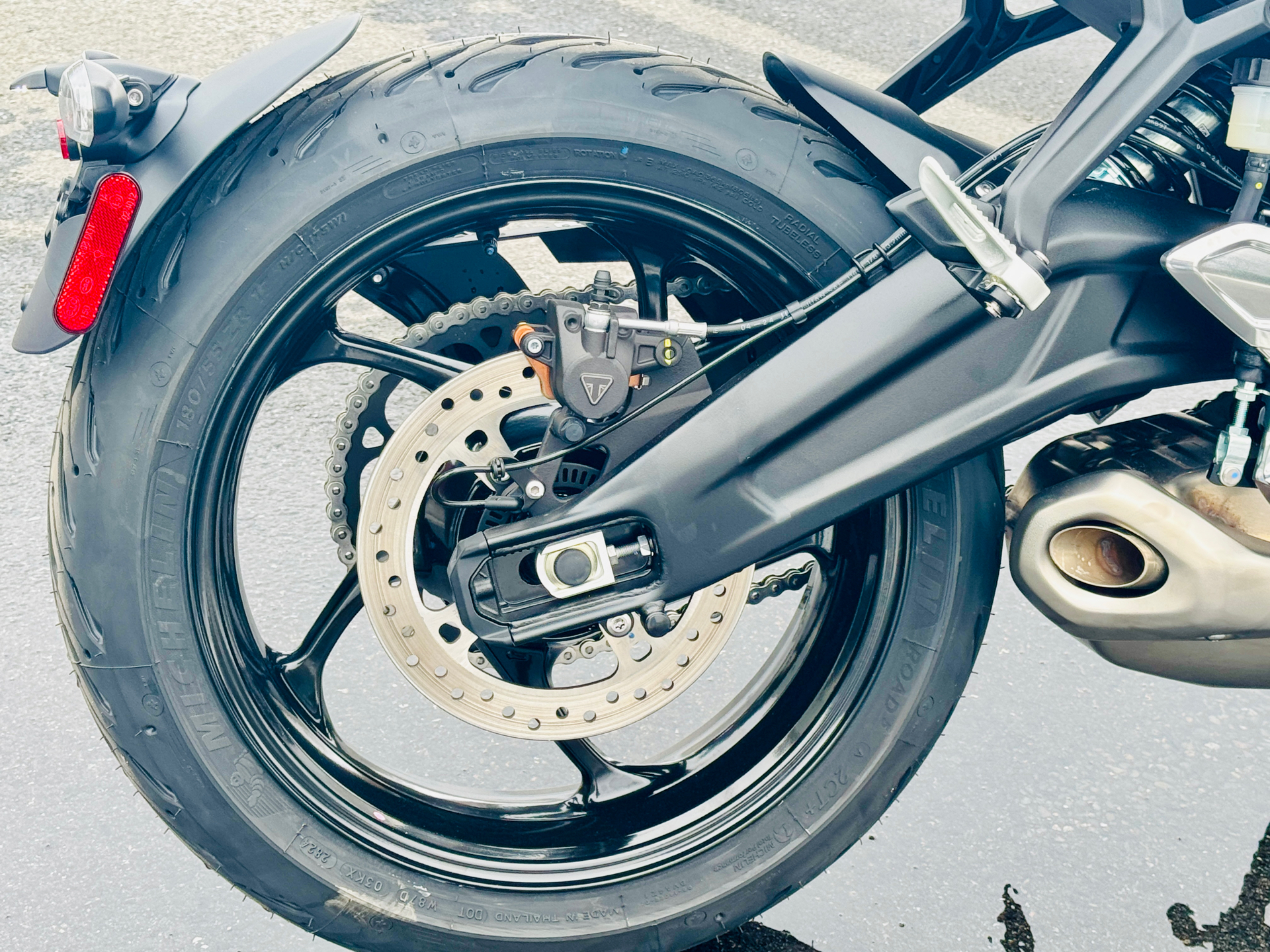 2025 Triumph Trident 660 in Foxboro, Massachusetts - Photo 16