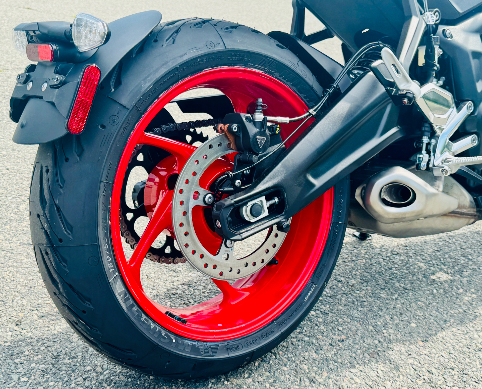 2026 Triumph Trident 660 Triple Tribute Edition in Foxboro, Massachusetts - Photo 22