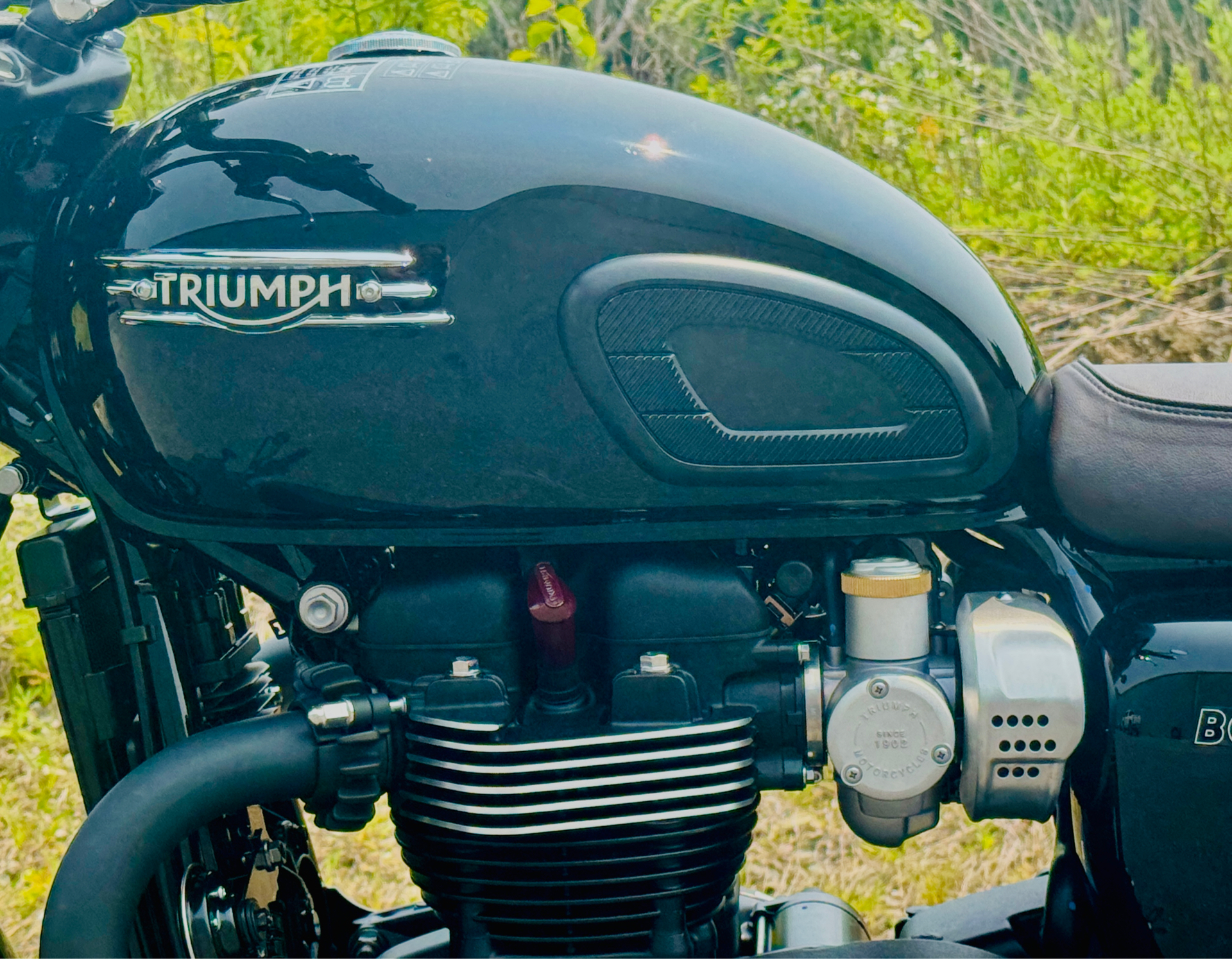 2025 Triumph Bonneville T120 Black in Foxboro, Massachusetts - Photo 14