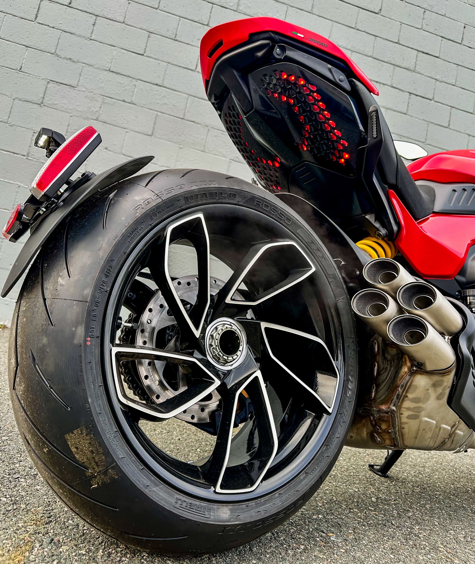 2024 Ducati Diavel V4 in Foxboro, Massachusetts - Photo 10