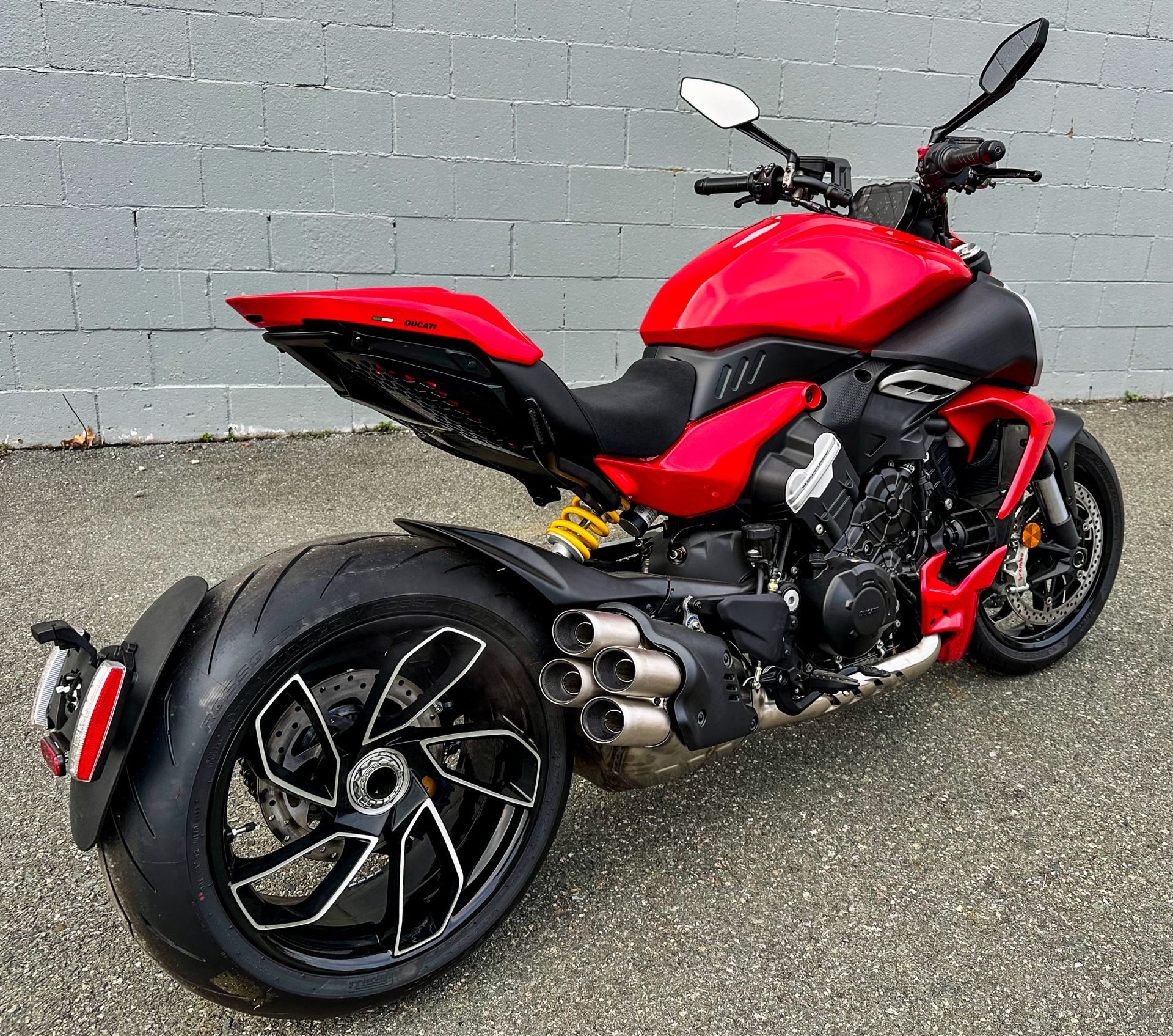 2024 Ducati Diavel V4 in Foxboro, Massachusetts - Photo 14