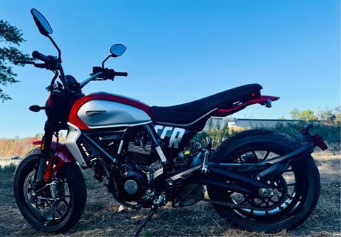 2025 Ducati Scrambler Icon in Foxboro, Massachusetts - Photo 7