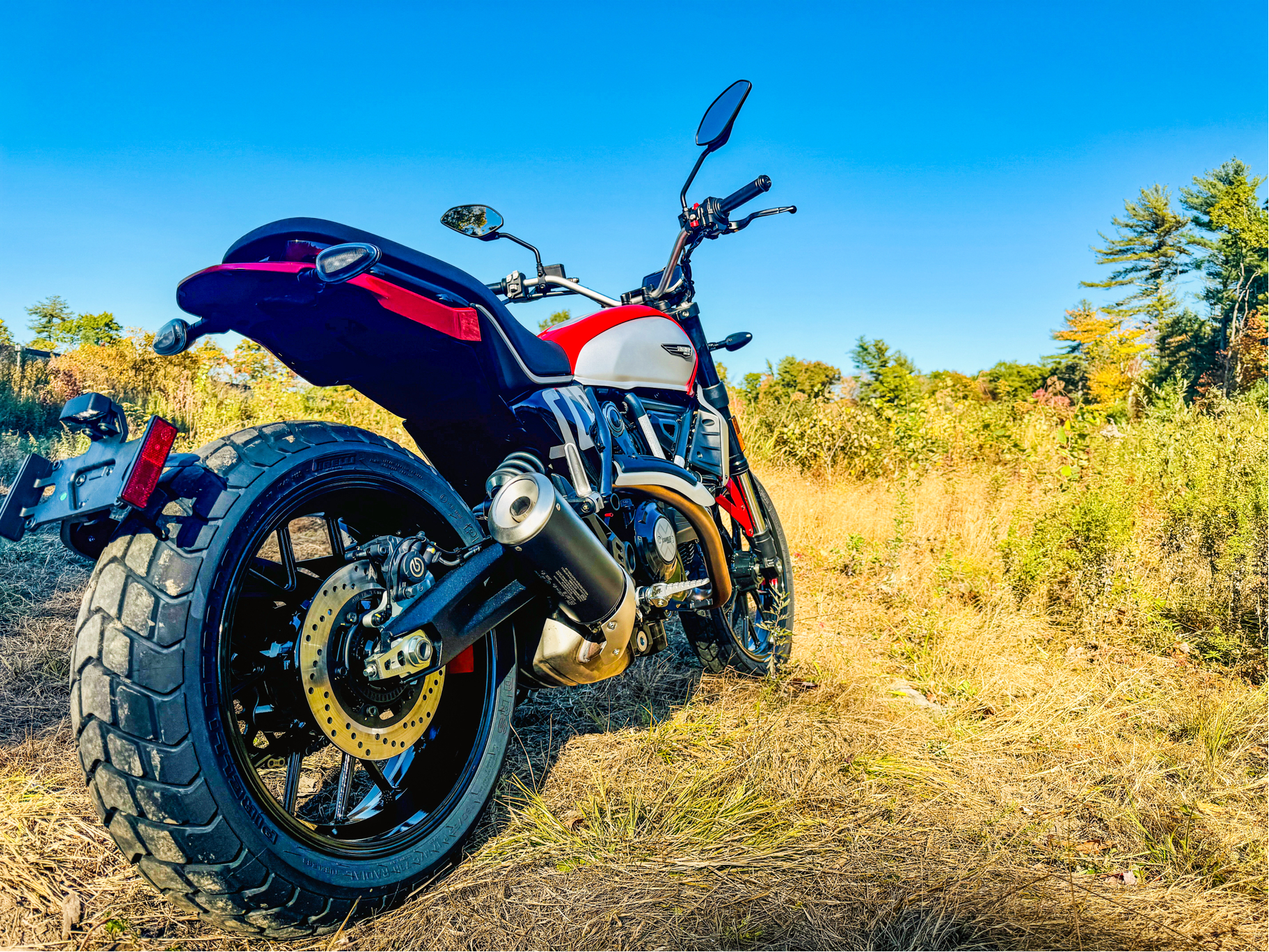 2025 Ducati Scrambler Icon in Foxboro, Massachusetts - Photo 32
