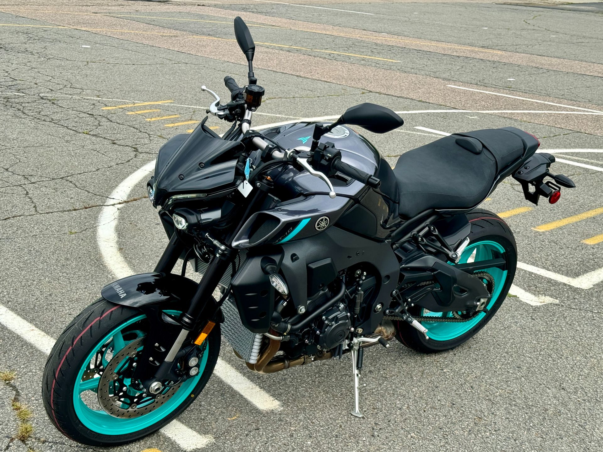 2024 Yamaha MT-10 in Foxboro, Massachusetts - Photo 9