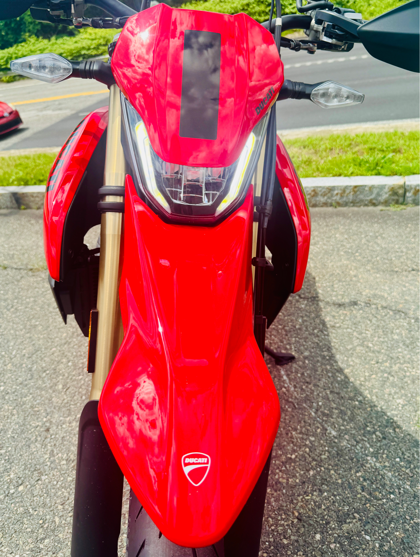2025 Ducati Hypermotard 698 Mono in Foxboro, Massachusetts - Photo 8