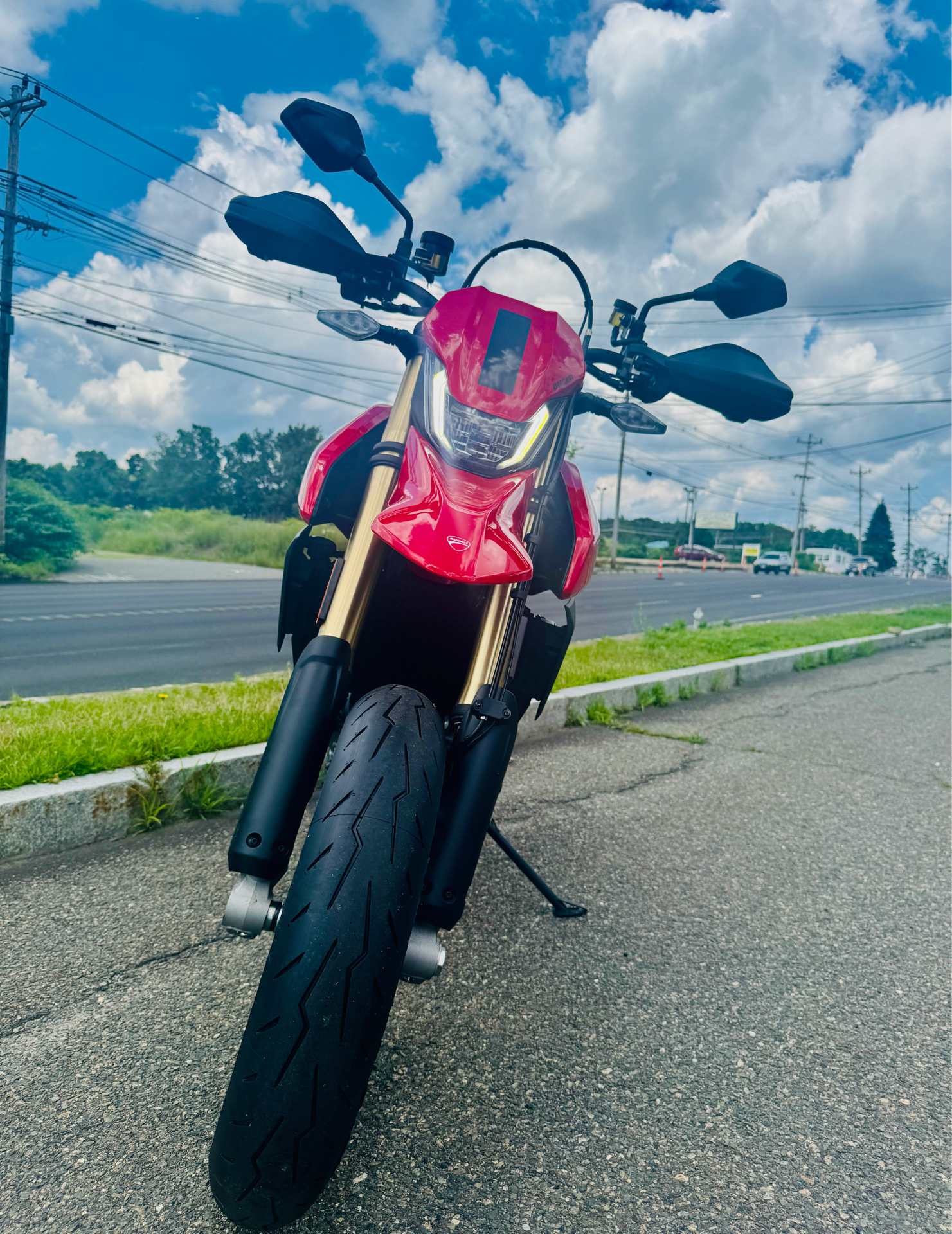 2025 Ducati Hypermotard 698 Mono in Foxboro, Massachusetts - Photo 9