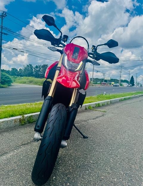 2025 Ducati Hypermotard 698 Mono in Foxboro, Massachusetts - Photo 9