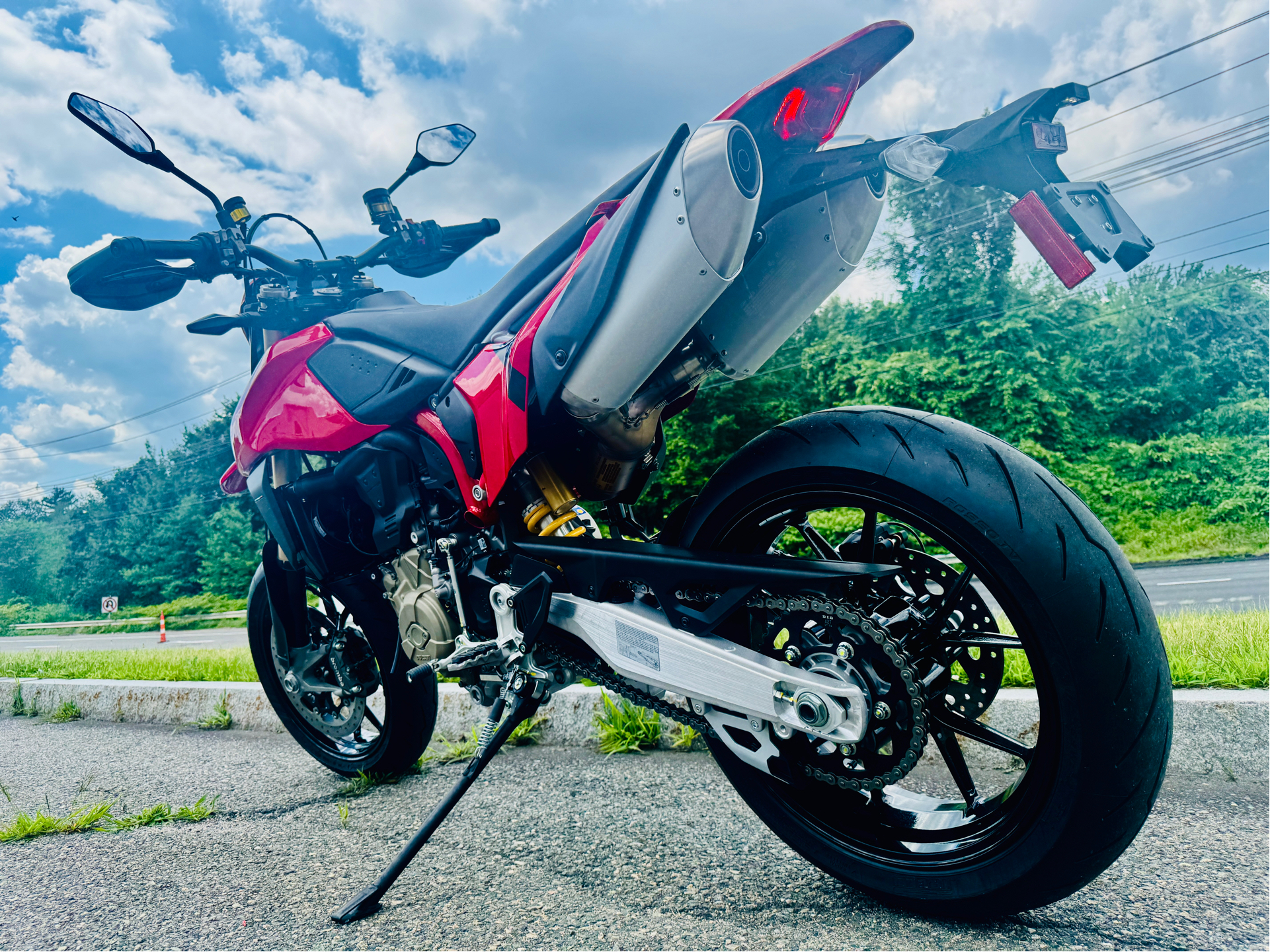2025 Ducati Hypermotard 698 Mono in Foxboro, Massachusetts - Photo 15