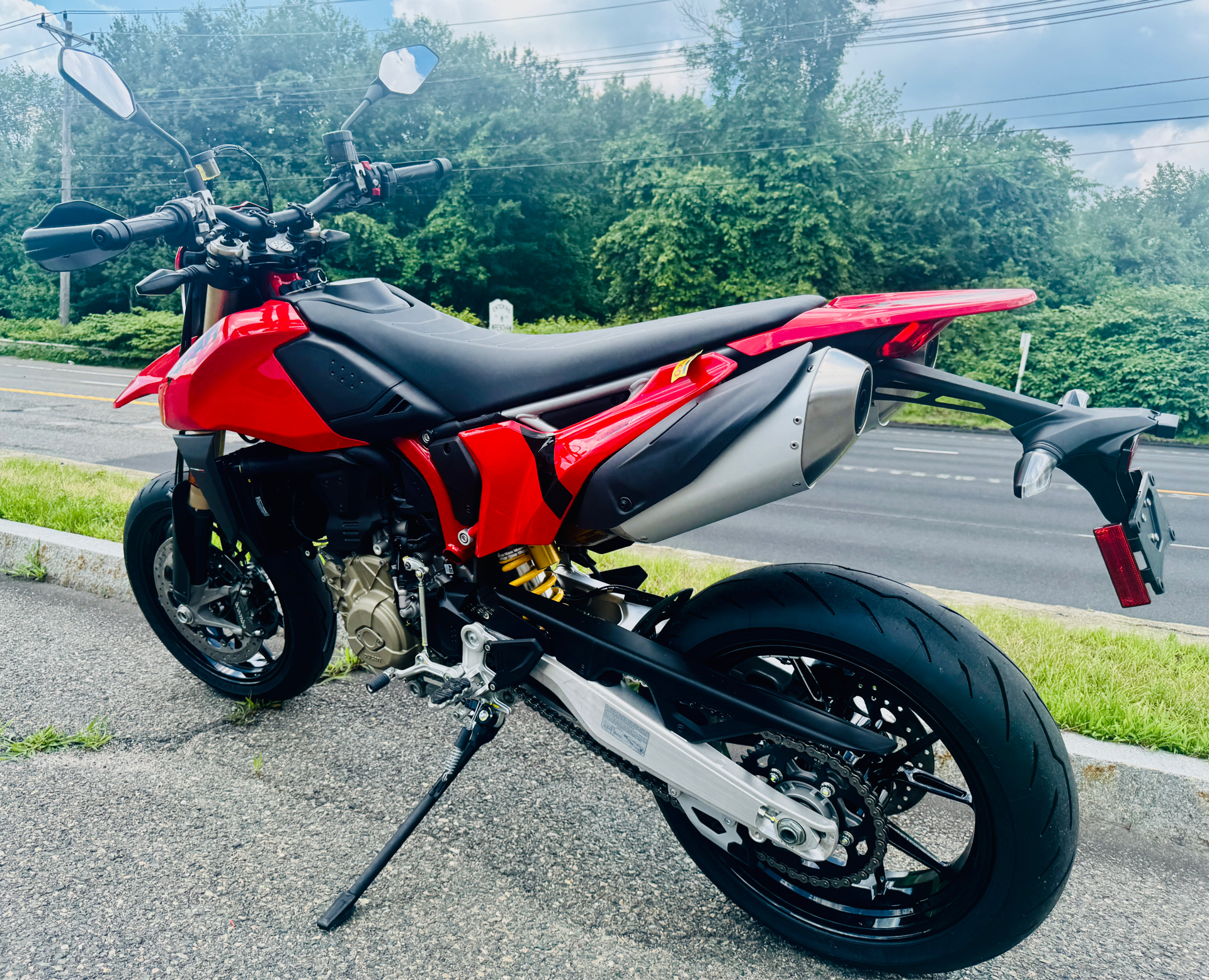 2025 Ducati Hypermotard 698 Mono in Foxboro, Massachusetts - Photo 3