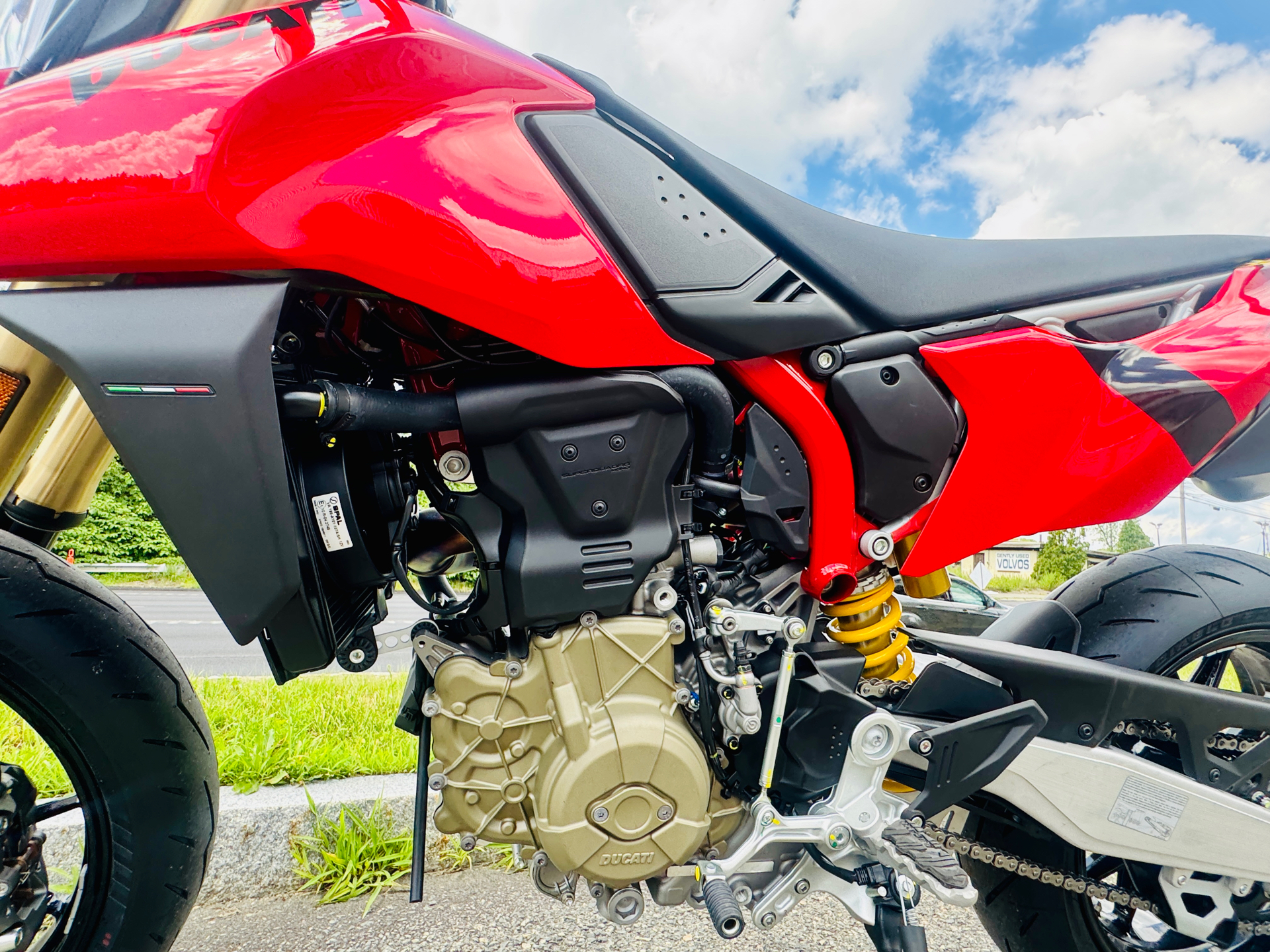 2025 Ducati Hypermotard 698 Mono in Foxboro, Massachusetts - Photo 16