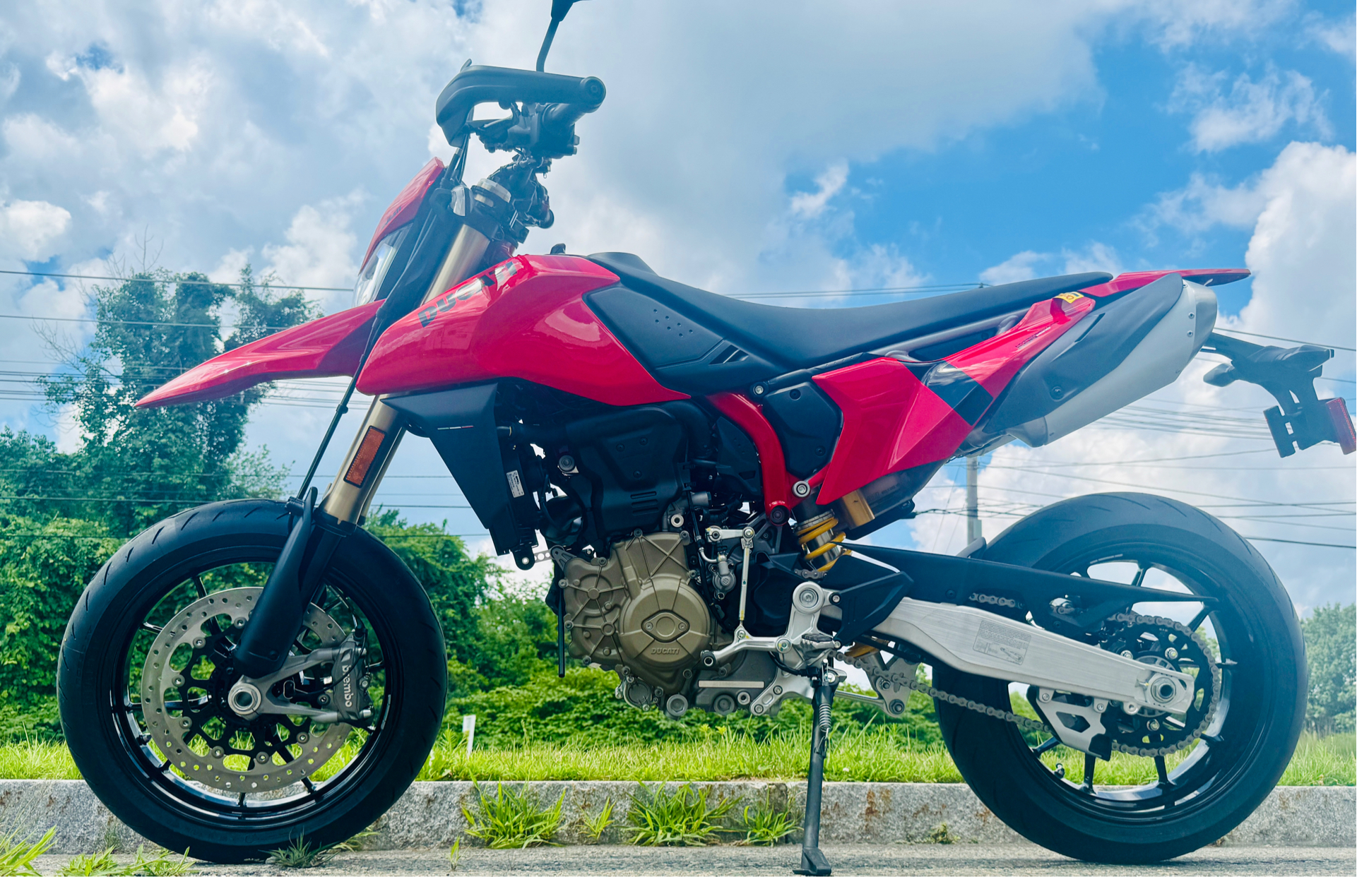 2025 Ducati Hypermotard 698 Mono in Foxboro, Massachusetts - Photo 11