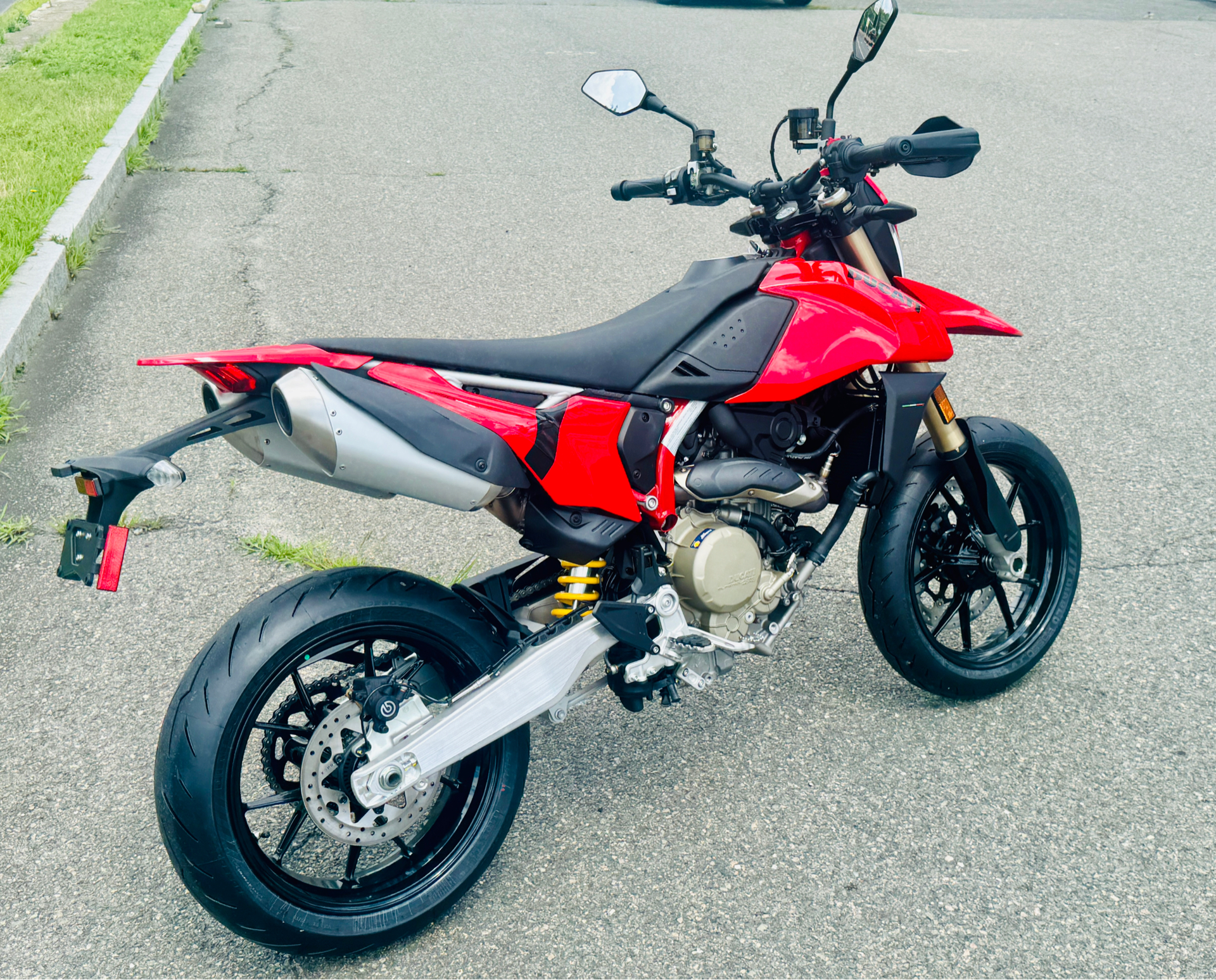 2025 Ducati Hypermotard 698 Mono in Foxboro, Massachusetts - Photo 22