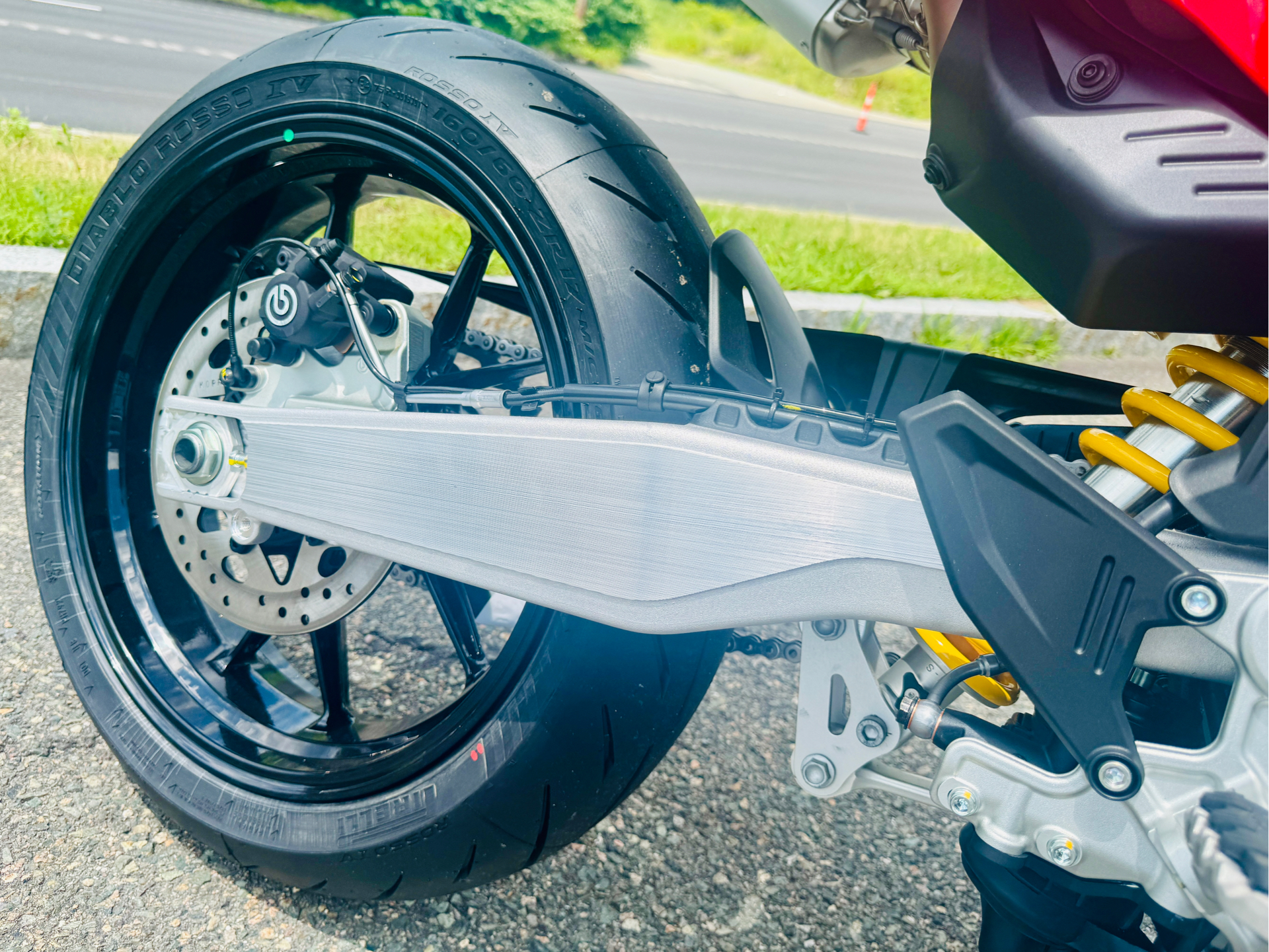 2025 Ducati Hypermotard 698 Mono in Foxboro, Massachusetts - Photo 19