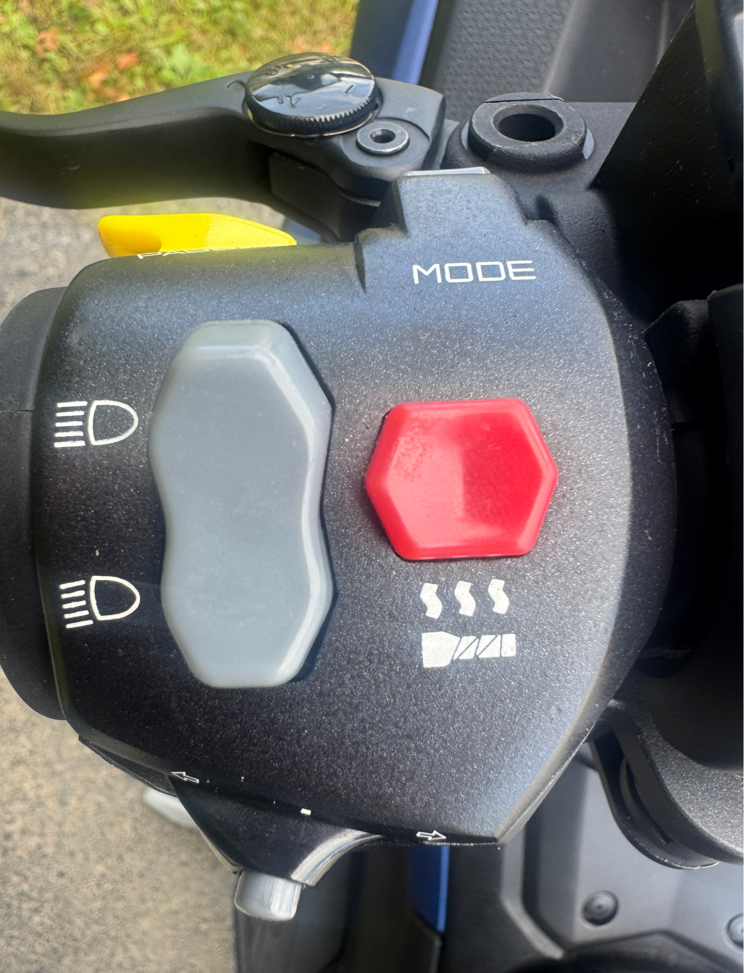 2023 Kymco AK 550i ABS in Foxboro, Massachusetts - Photo 2